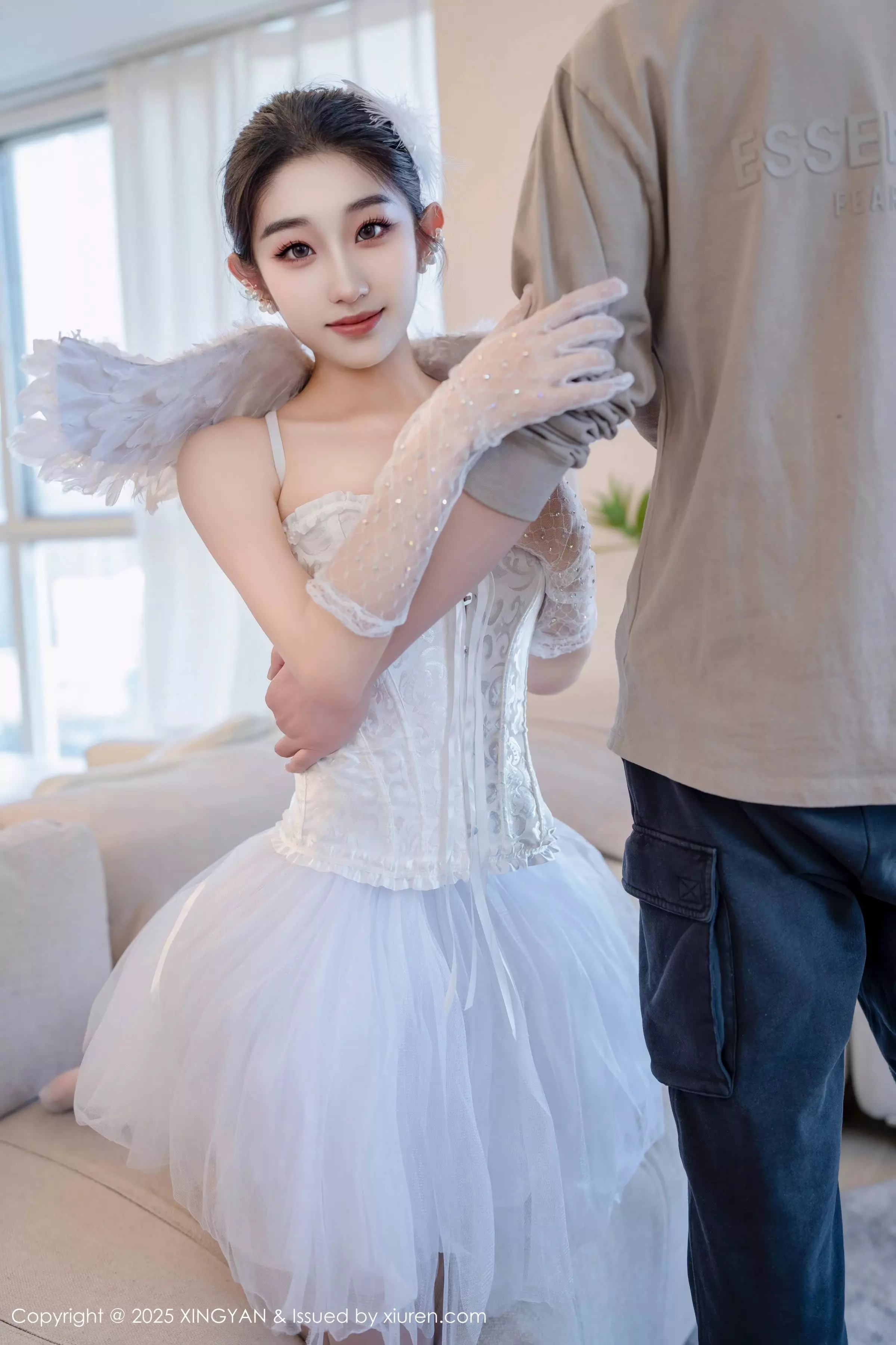 秀人集.com_[XINGYAN星颜社]VOL.324_模特星冉性感白色芭蕾吊带裙配白丝吊袜秀曼妙身姿诱惑写真78P