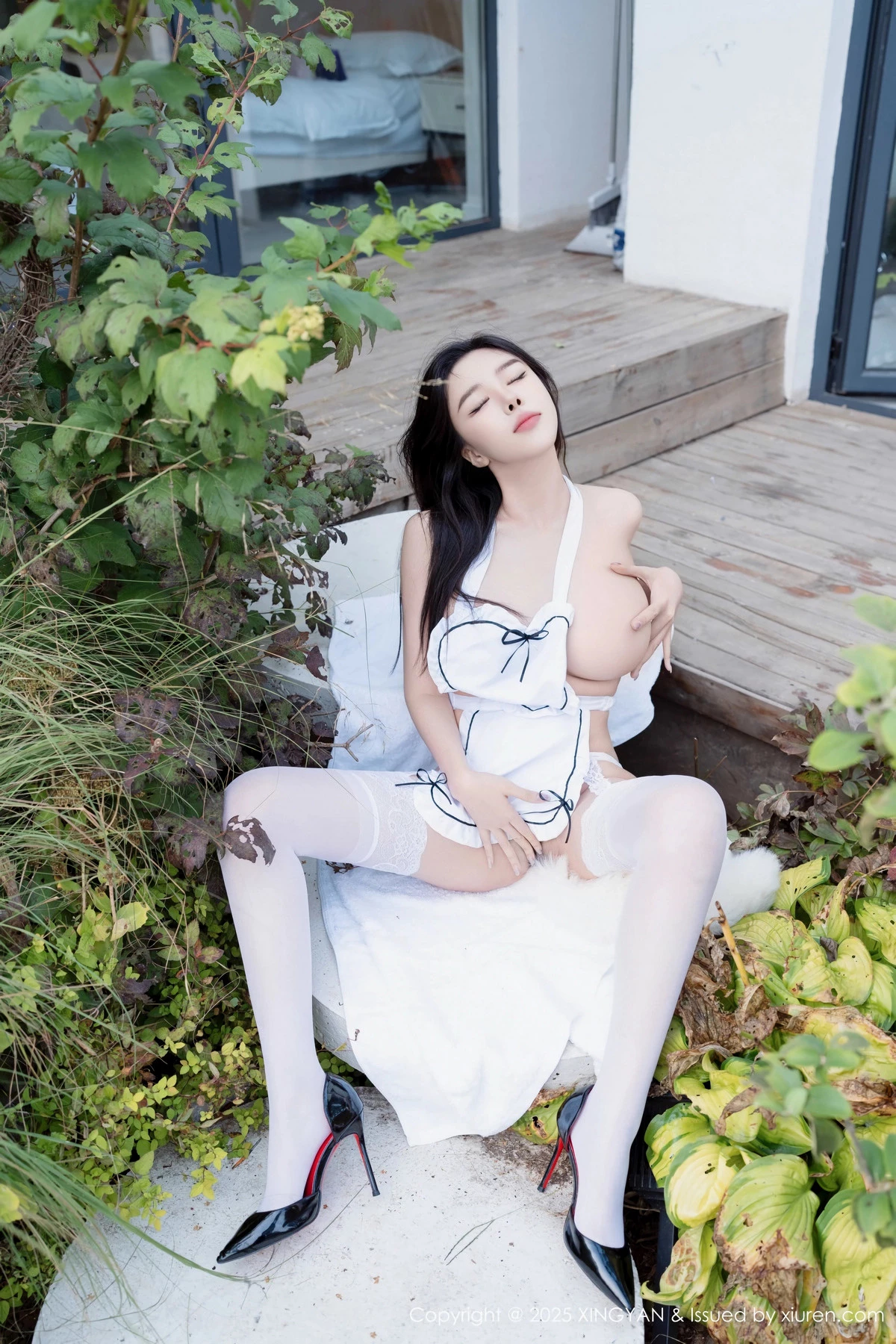 秀人集.com_[XINGYAN星颜社]VOL.310_模特袁圆性感白色情趣服饰配白丝吊袜秀惹火身材诱惑写真80P