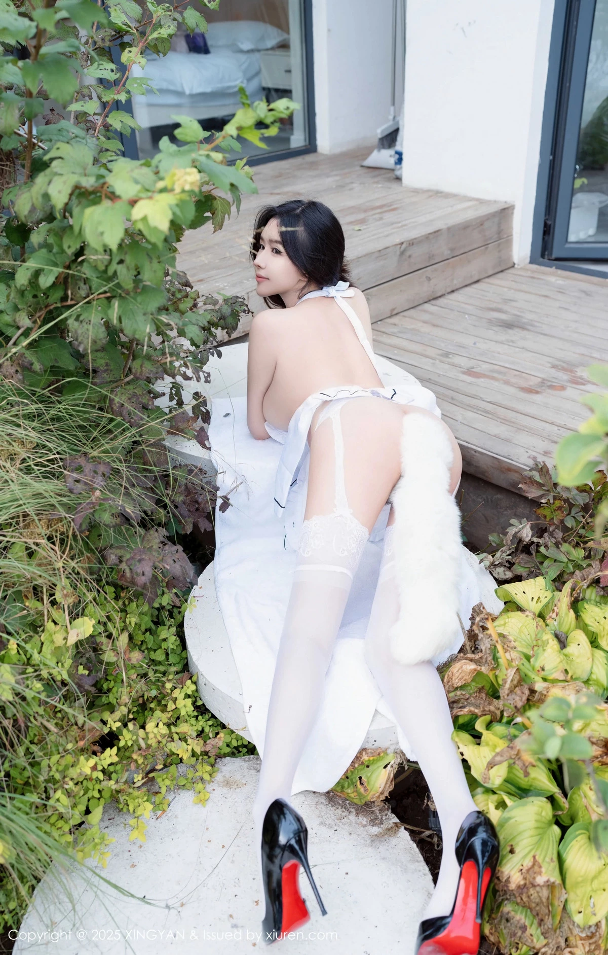 秀人集.com_[XINGYAN星颜社]VOL.310_模特袁圆性感白色情趣服饰配白丝吊袜秀惹火身材诱惑写真80P