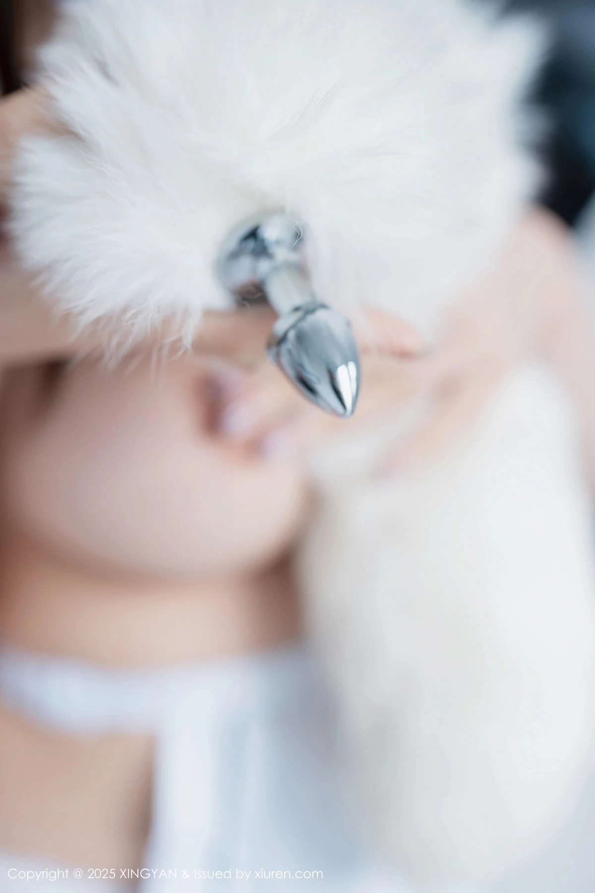 秀人集.com_[XINGYAN星颜社]VOL.310_模特袁圆性感白色情趣服饰配白丝吊袜秀惹火身材诱惑写真80P