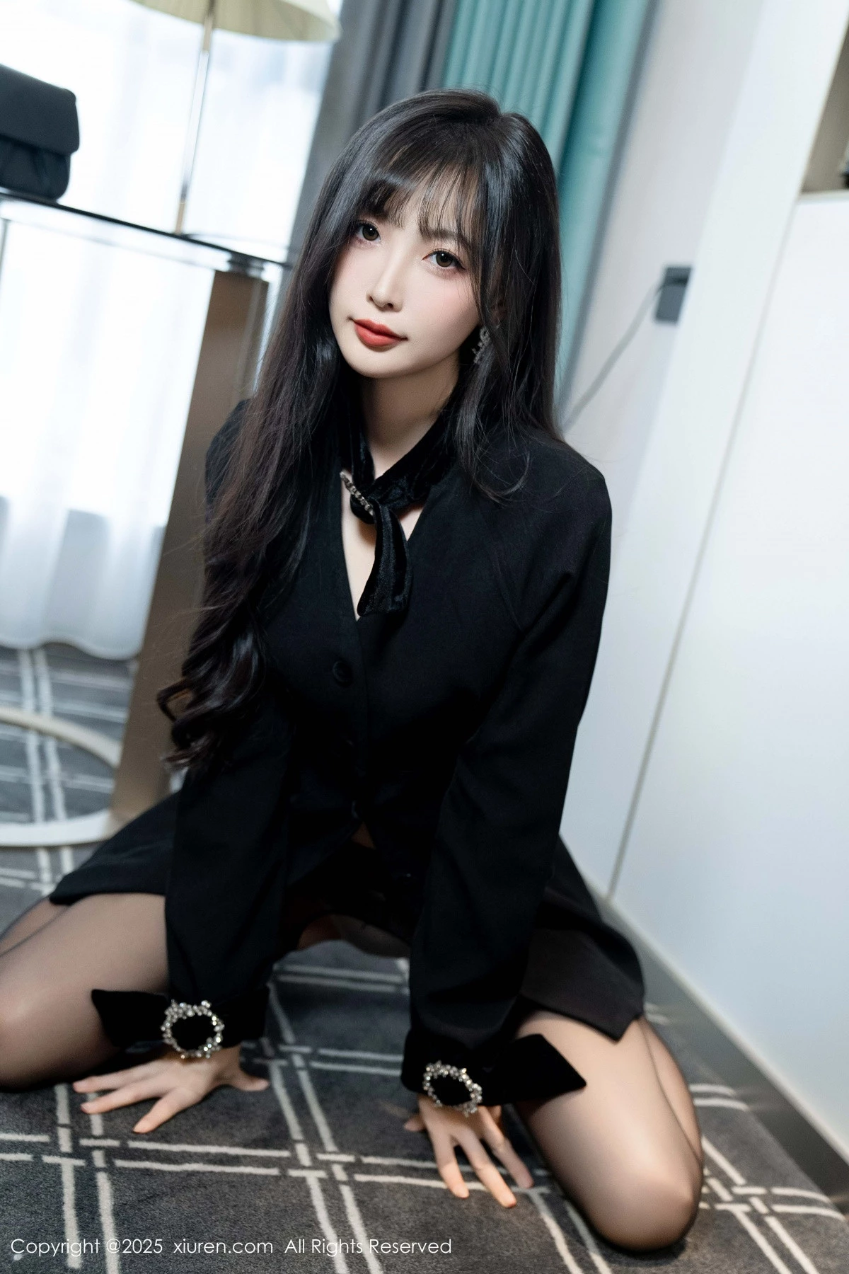 秀人集.com_[XiuRen秀人网]No.9918_模特樱桃小阑子黑色外套露性感内衣配开档黑丝秀曼妙身姿诱惑写真99P