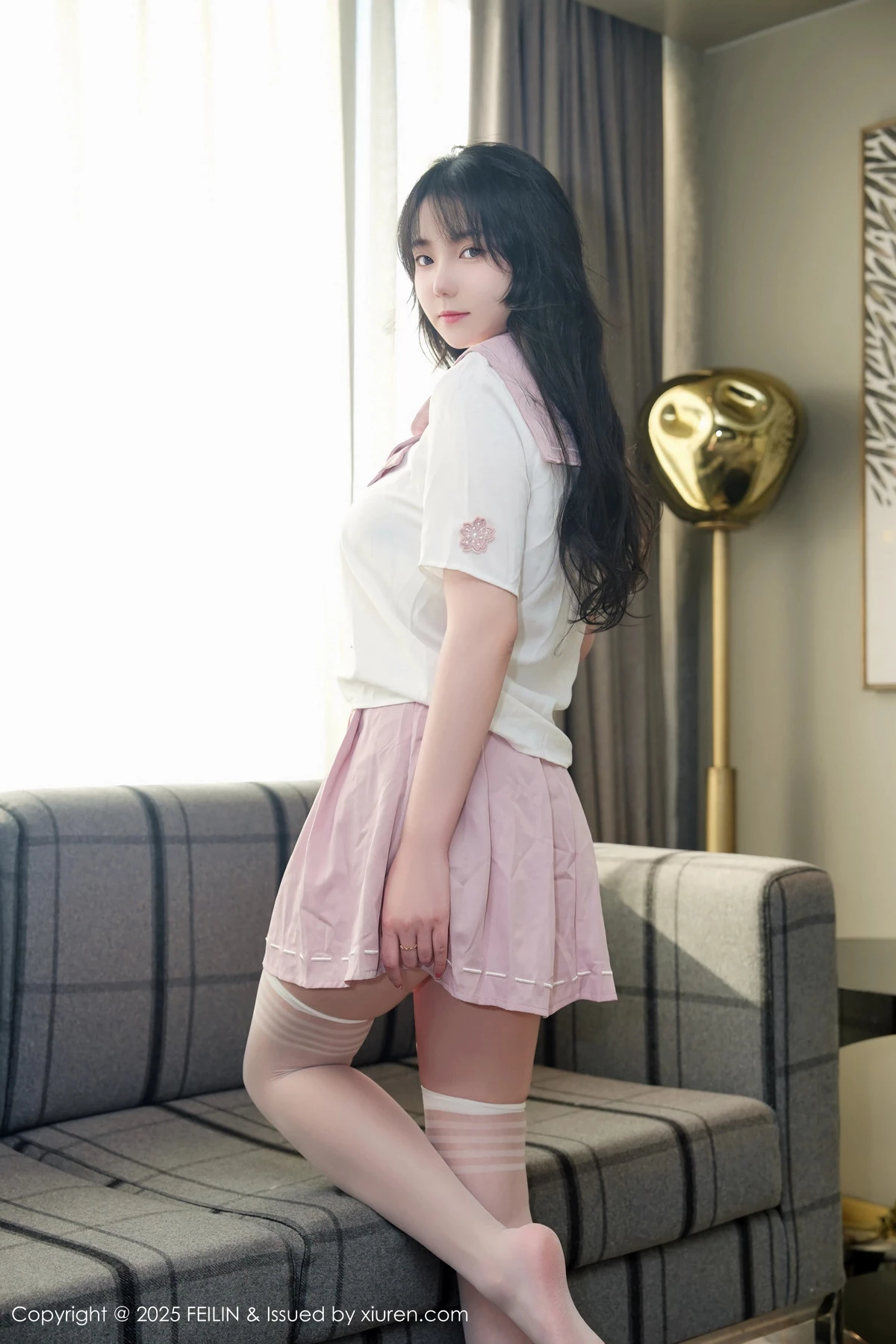 秀人集.com_[FeiLin嗲囡囡]VOL.503_模特软情性感粉色JK短裙配白色丝袜秀凹凸身材完美诱惑写真70P