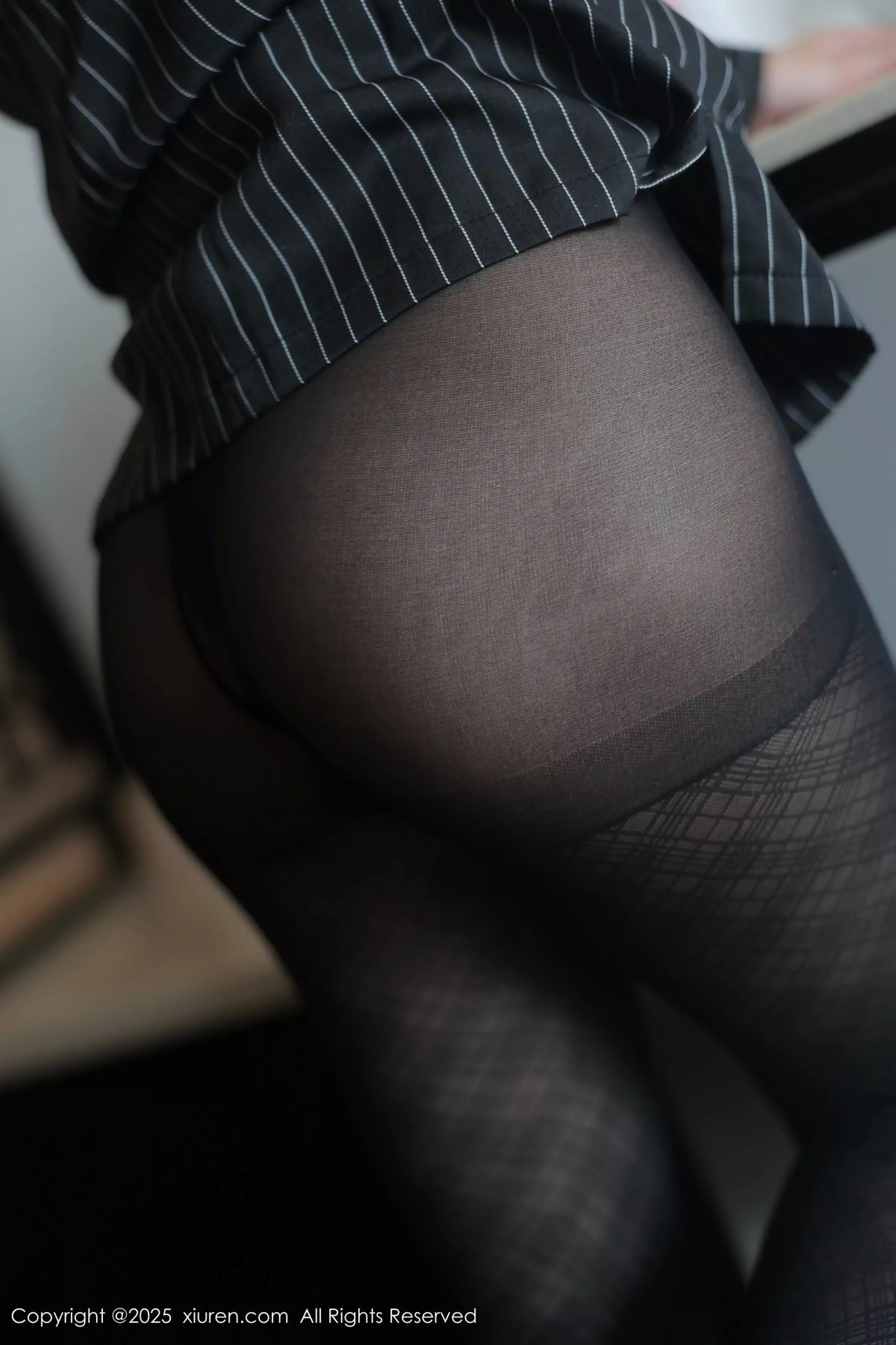 秀人集.com_[XiuRen秀人网]No.10076_模特汐子性感黑色OL服饰配超薄黑丝半脱秀翘臀美腿诱惑写真79P