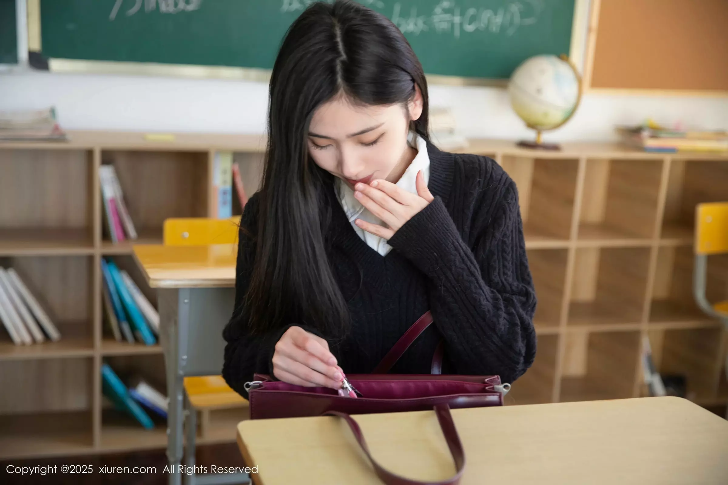 秀人集.com_[XiuRen秀人网]No.10078_模特刘婷婷教室场景性感白色短裙配白丝袜秀完美身材诱惑写真80P