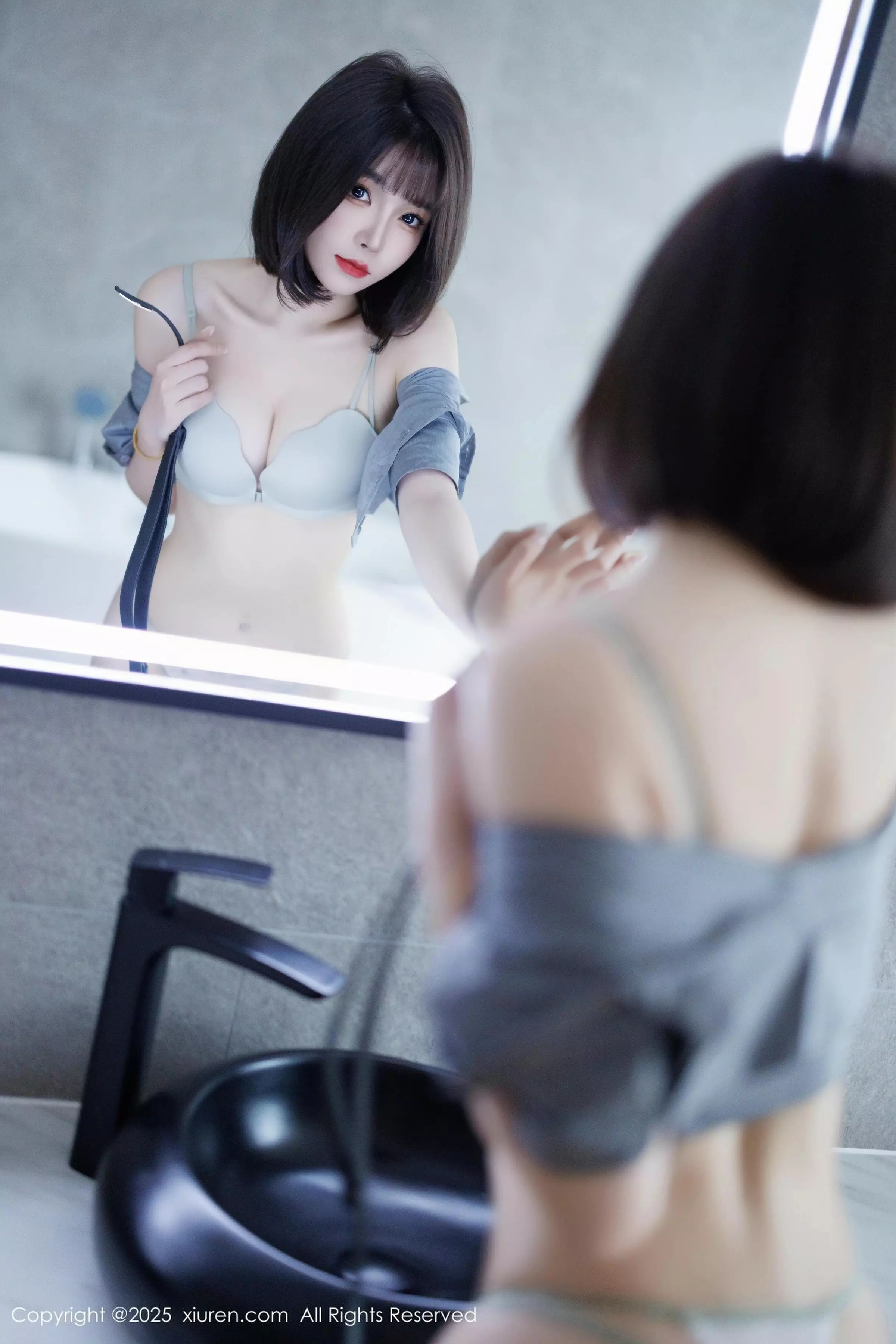 秀人集.com_[XiuRen秀人网]No.10080_女神徐莉芝Booty灰色衬衫配黑短裙露灰丝袜秀曼妙身姿诱惑写真81P