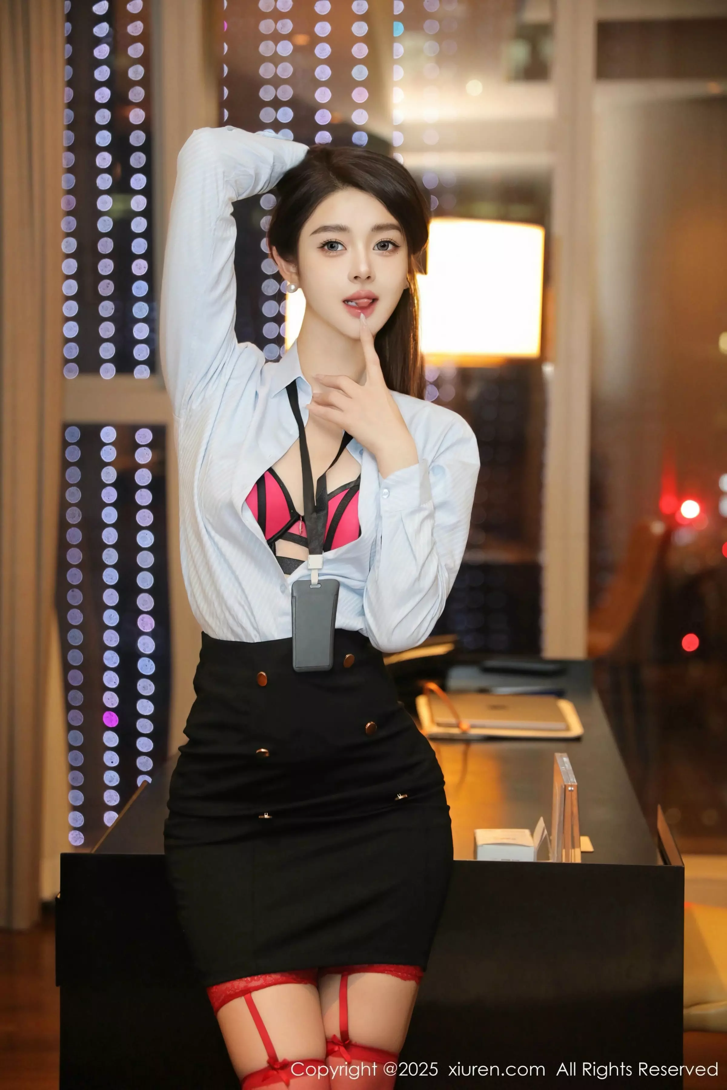 秀人集.com_[XiuRen秀人网]No.10086_模特Candy糖糖性感白T配黑短裙露红色丝袜秀丰腴身材诱惑写真86P