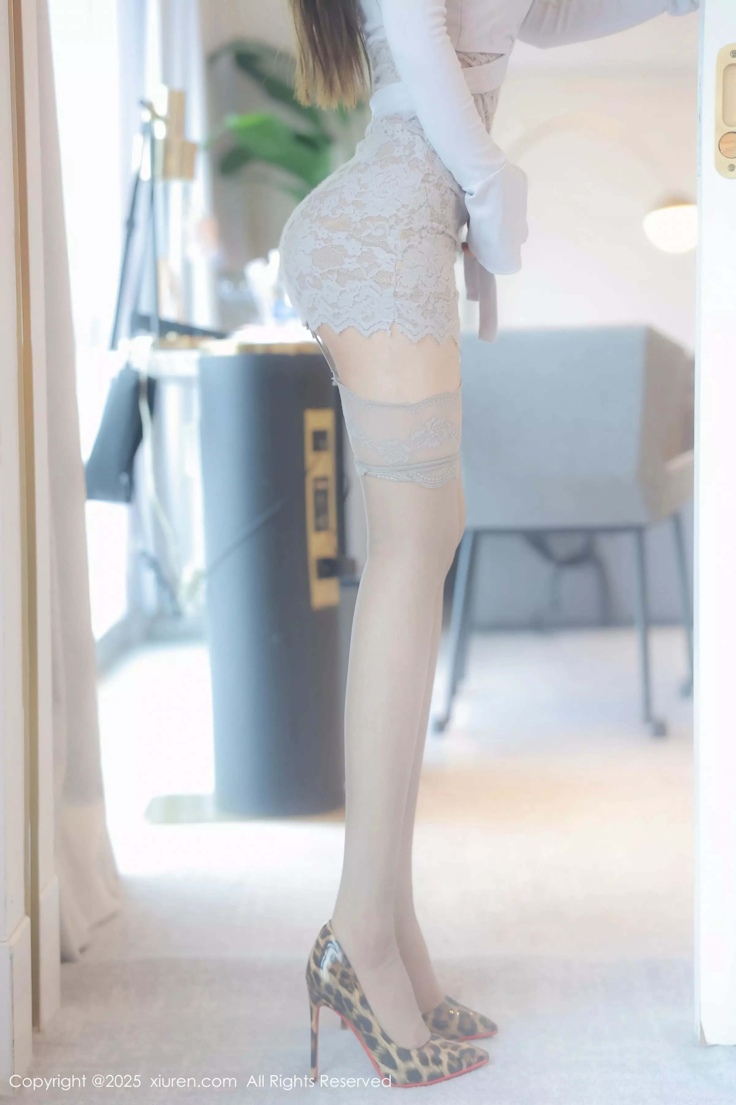 秀人集.com_[XiuRen秀人网]No.10083_模特爱酱里性感灰色情趣连衣短裙配肉丝吊袜秀完美身材诱惑写真97P