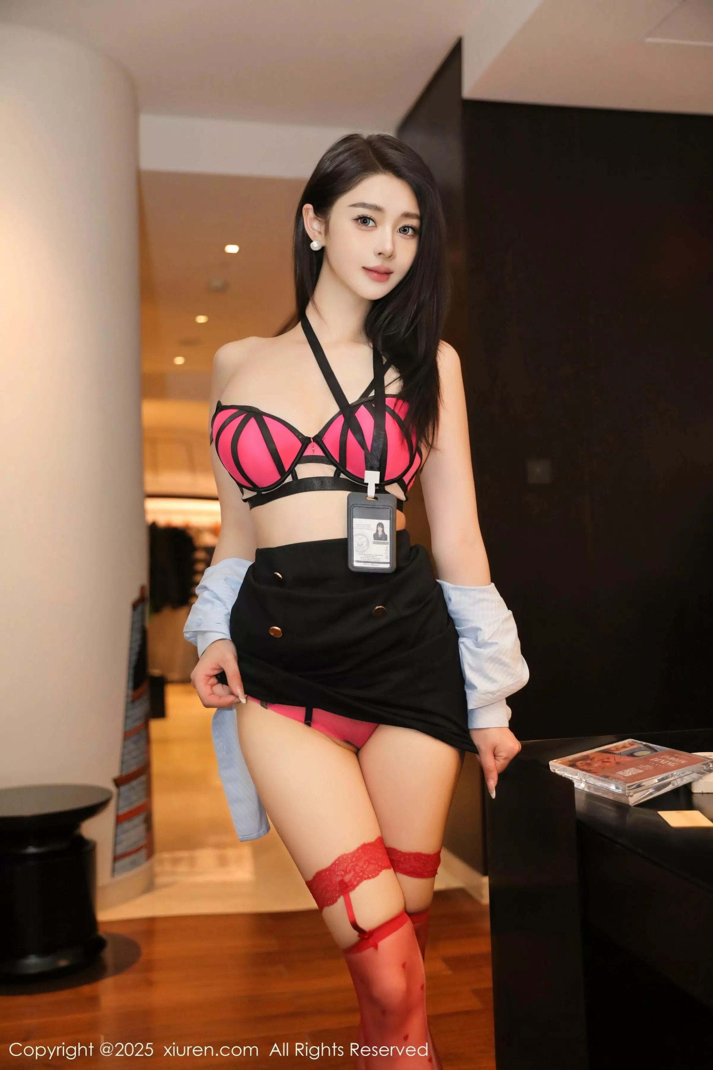 秀人集.com_[XiuRen秀人网]No.10086_模特Candy糖糖性感白T配黑短裙露红色丝袜秀丰腴身材诱惑写真86P