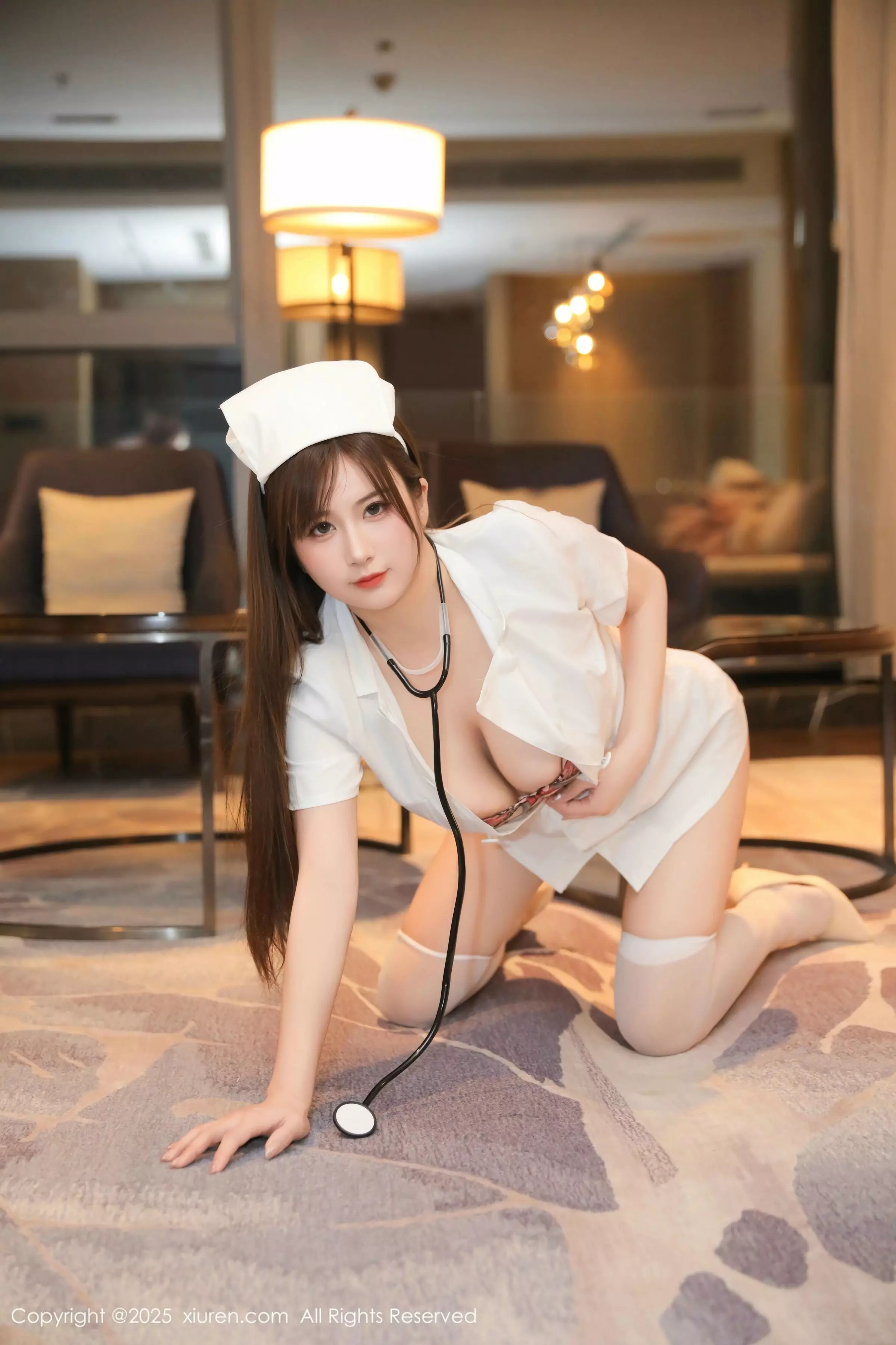 秀人集.com_[XiuRen秀人网]No.10089_模特小肉肉咪性感白色护士服露蝴蝶内衣配白丝袜秀美腿诱惑写真69P