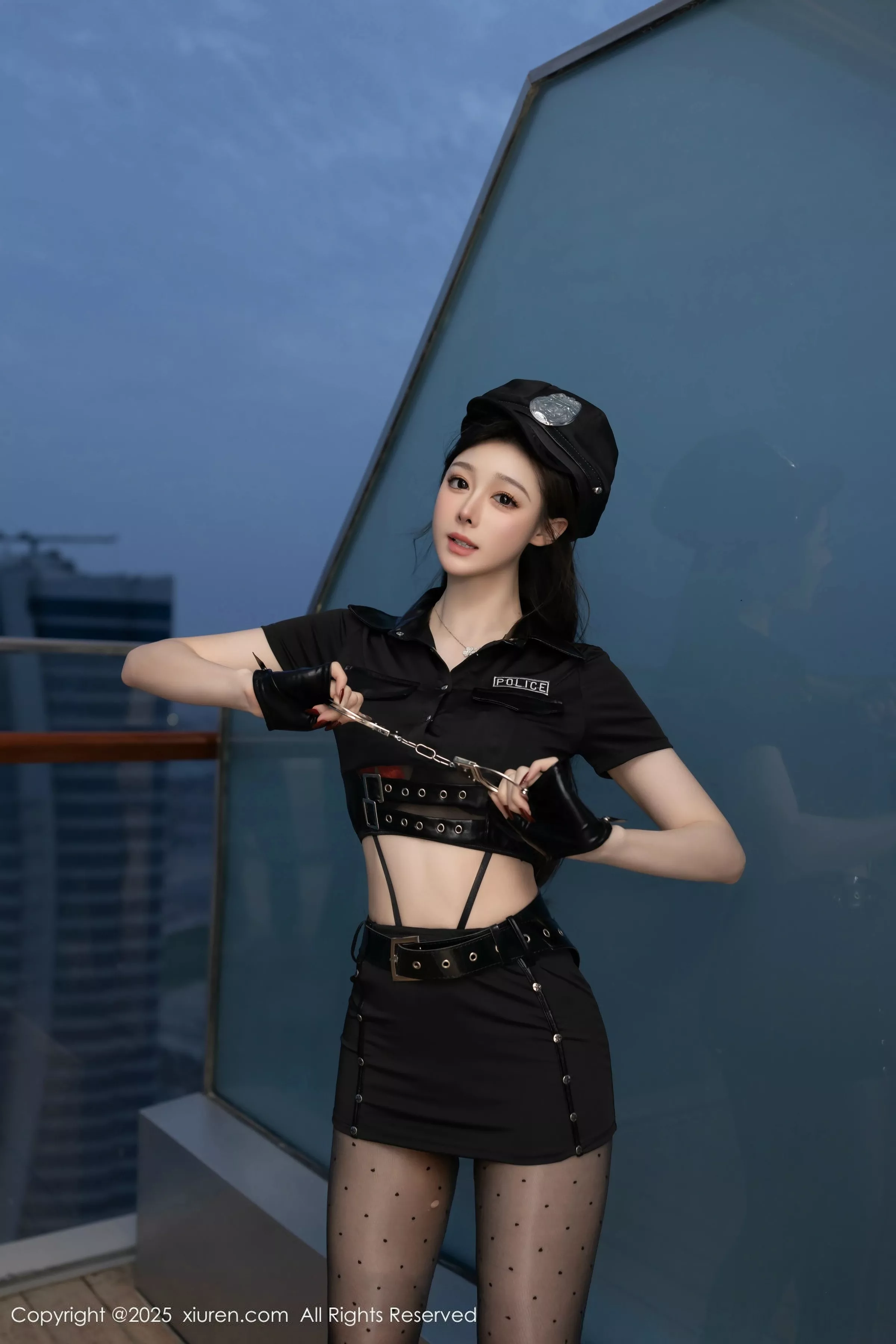 秀人集.com_[XiuRen秀人网]No.10115_模特小逗逗性感黑色制服露黑色情趣内衣配超薄黑丝极致魅惑写真80P