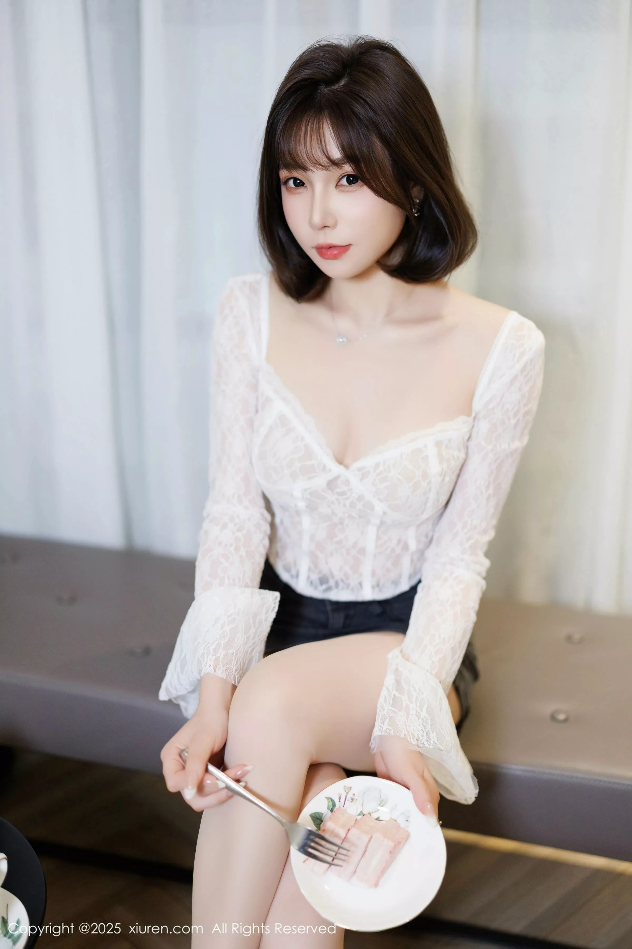 秀人集.com_[XiuRen秀人网]No.10113_女神徐莉芝Booty白色上衣配肉丝袜+蓝色情趣内衣秀美腿诱惑写真83P