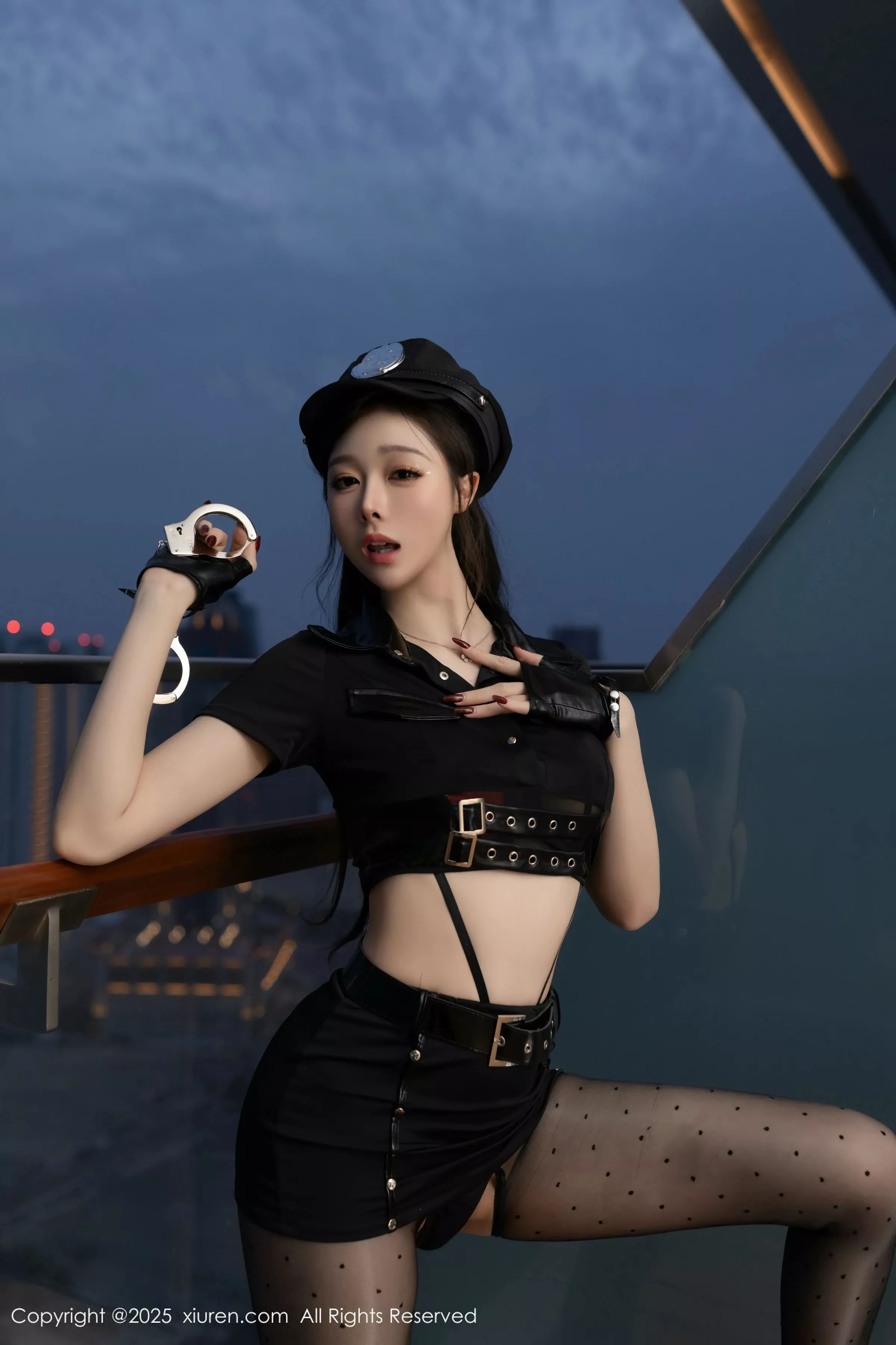 秀人集.com_[XiuRen秀人网]No.10115_模特小逗逗性感黑色制服露黑色情趣内衣配超薄黑丝极致魅惑写真80P