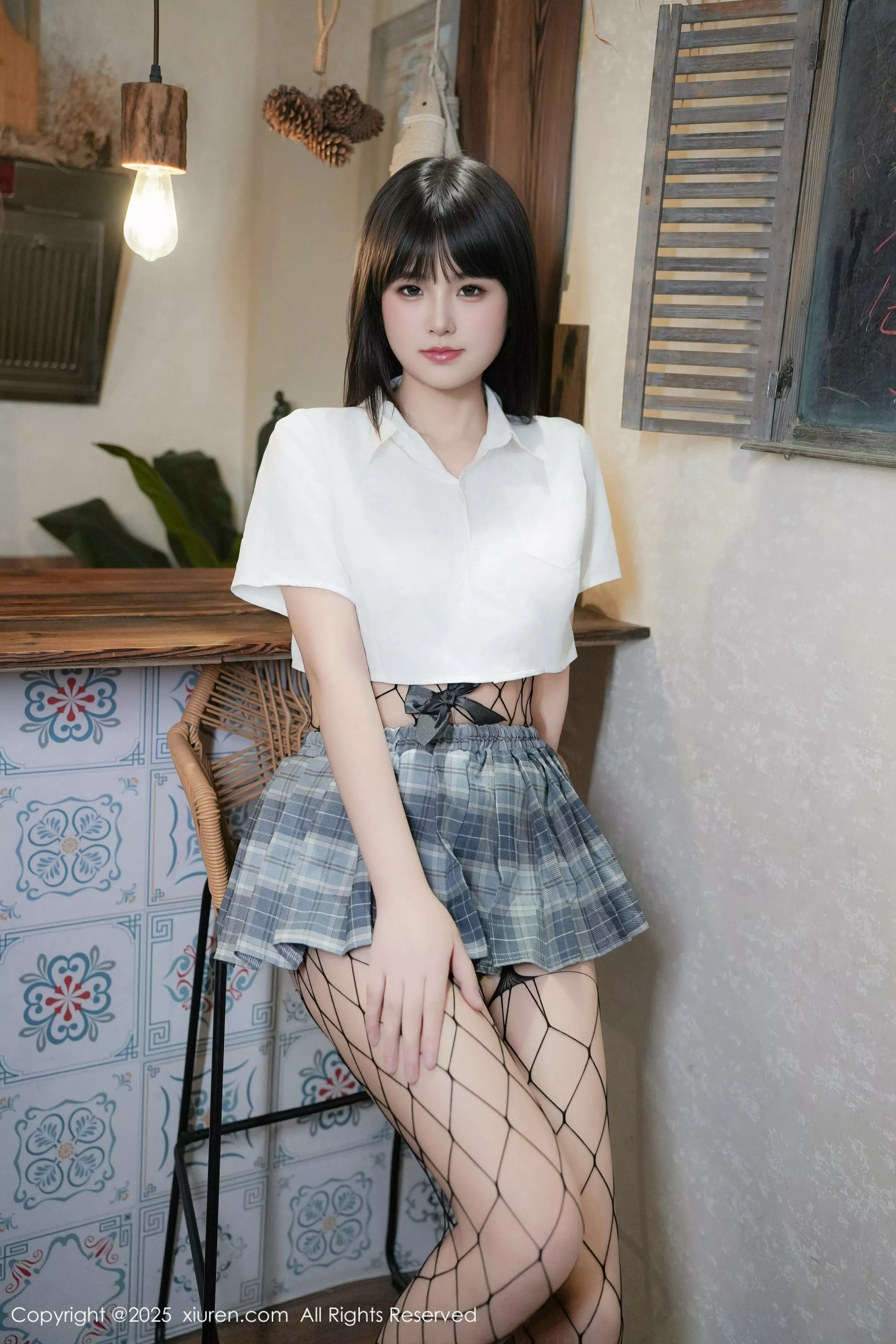 秀人集.com_[XiuRen秀人网]No.10118_模特姚若兮vay性感白T配灰短裙露黑丝网袜秀曼妙身姿诱惑写真55P