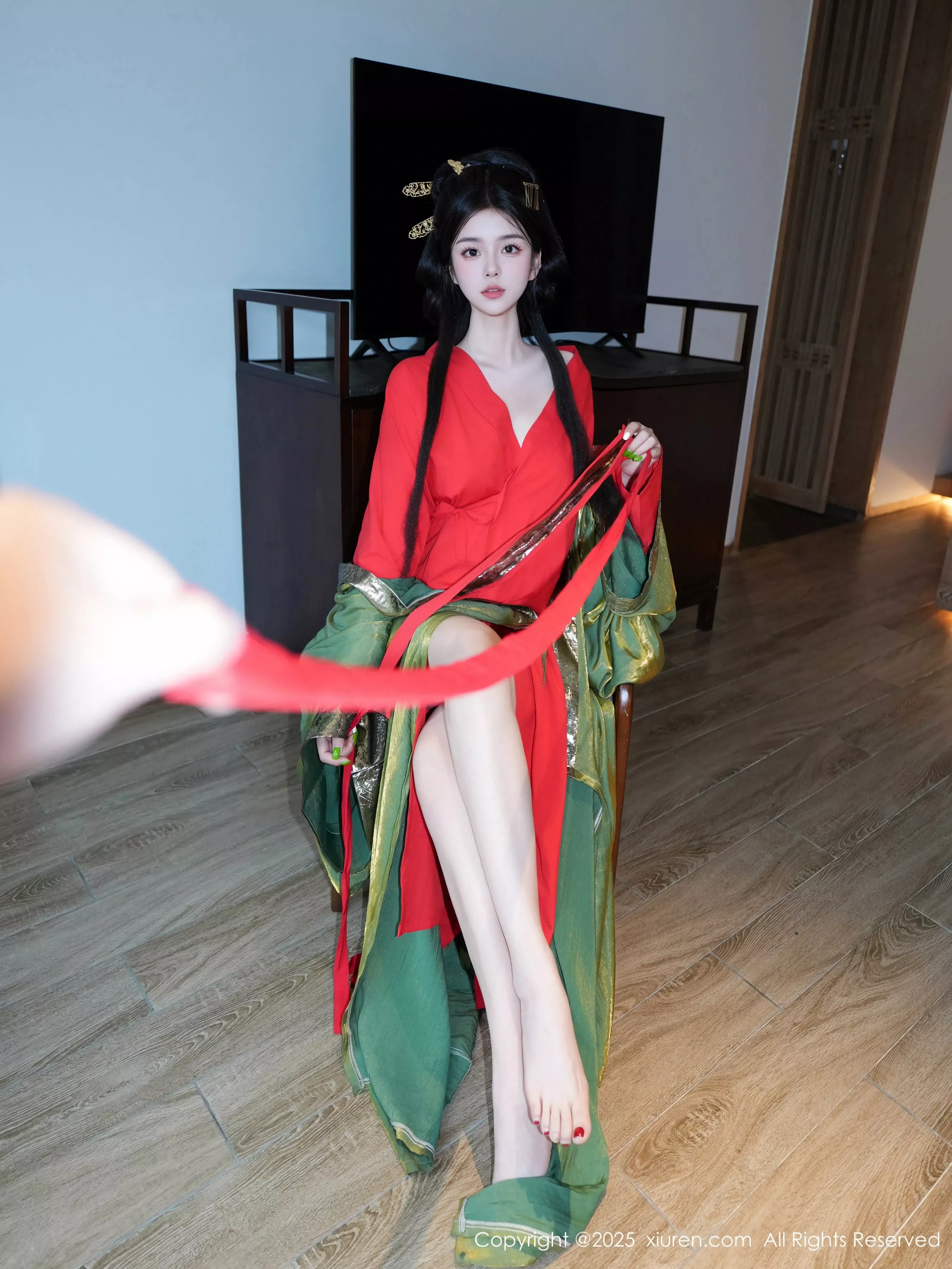 秀人集.com_[XiuRen秀人网]No.10126_模特雪糕CiCi性感绿色古风服饰露红色情趣服饰秀美腿诱惑写真68P