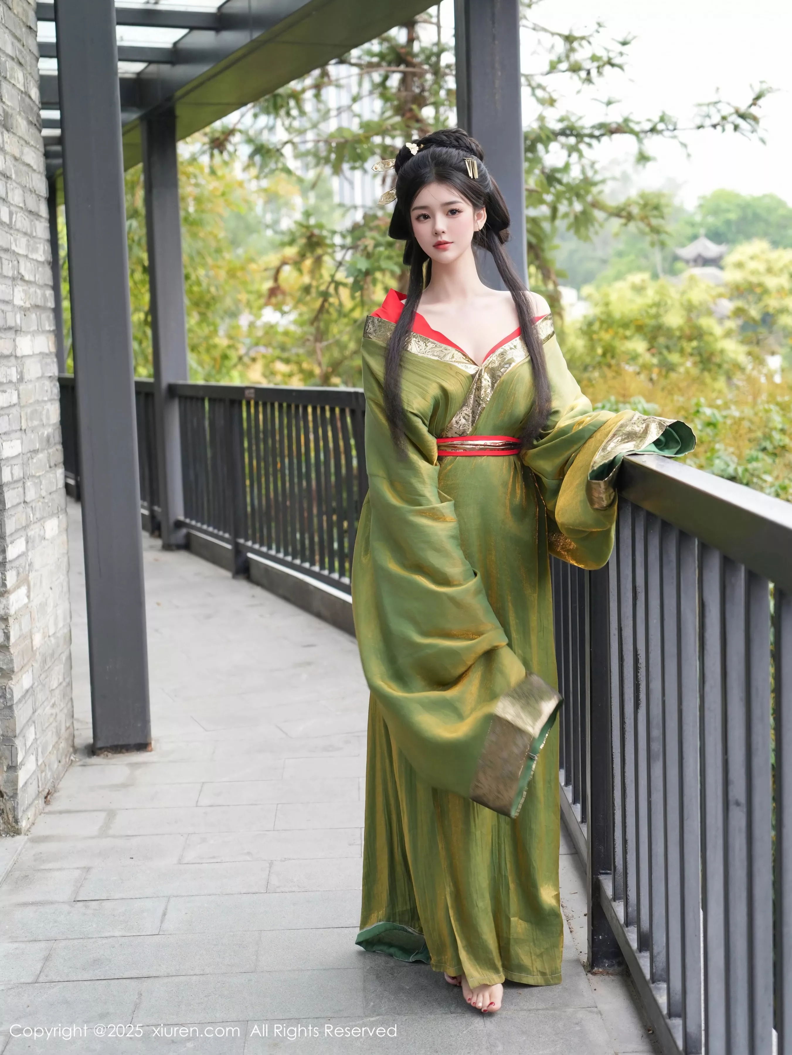 秀人集.com_[XiuRen秀人网]No.10126_模特雪糕CiCi性感绿色古风服饰露红色情趣服饰秀美腿诱惑写真68P