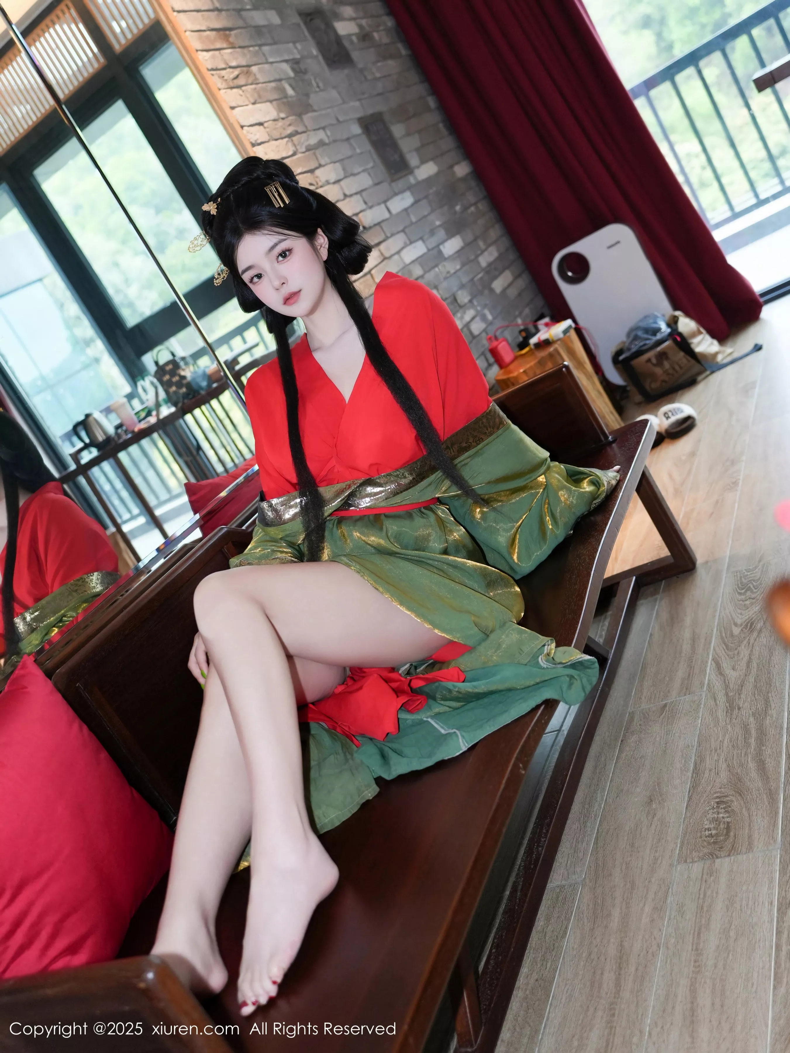 秀人集.com_[XiuRen秀人网]No.10126_模特雪糕CiCi性感绿色古风服饰露红色情趣服饰秀美腿诱惑写真68P