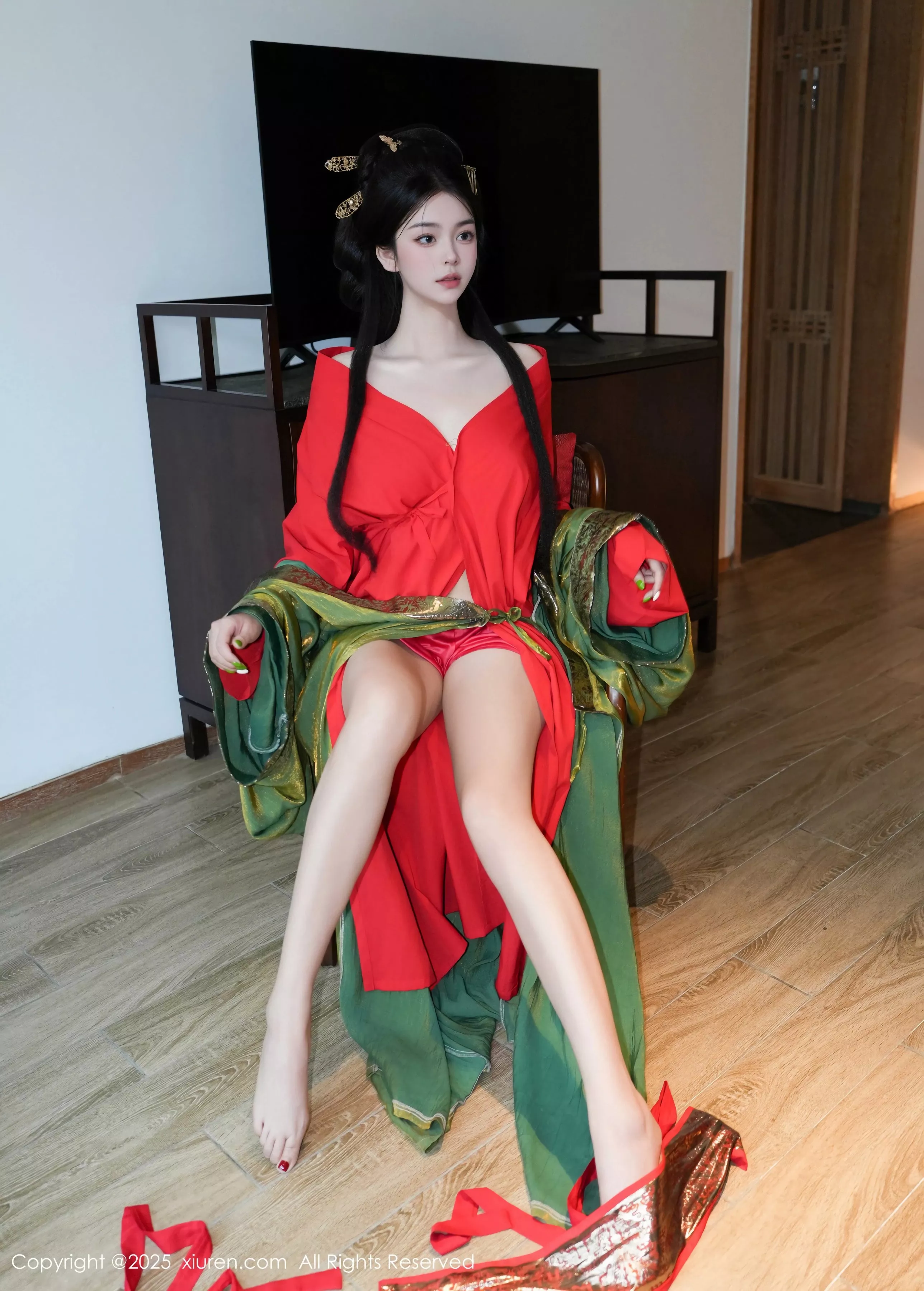 秀人集.com_[XiuRen秀人网]No.10126_模特雪糕CiCi性感绿色古风服饰露红色情趣服饰秀美腿诱惑写真68P