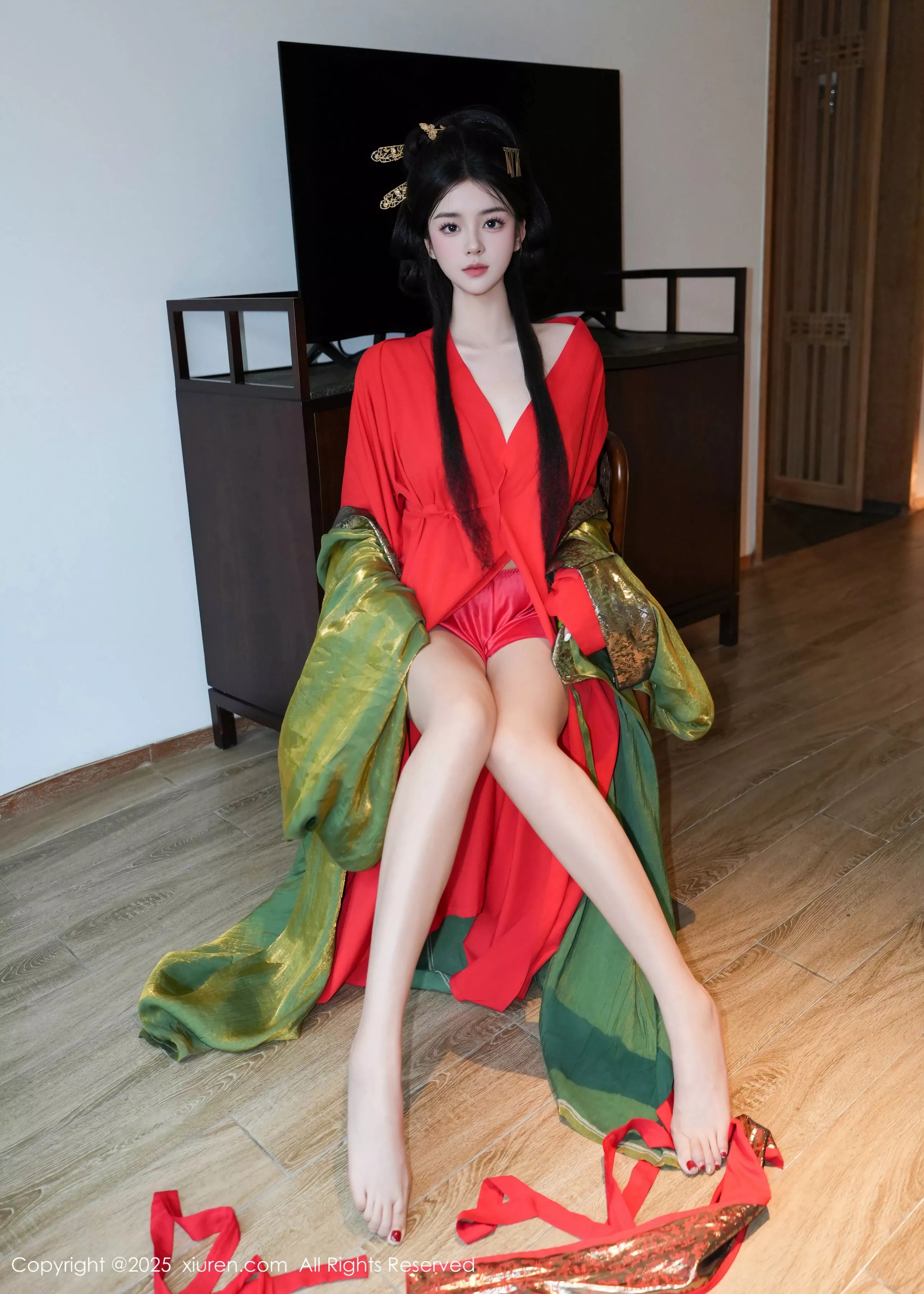 秀人集.com_[XiuRen秀人网]No.10126_模特雪糕CiCi性感绿色古风服饰露红色情趣服饰秀美腿诱惑写真68P