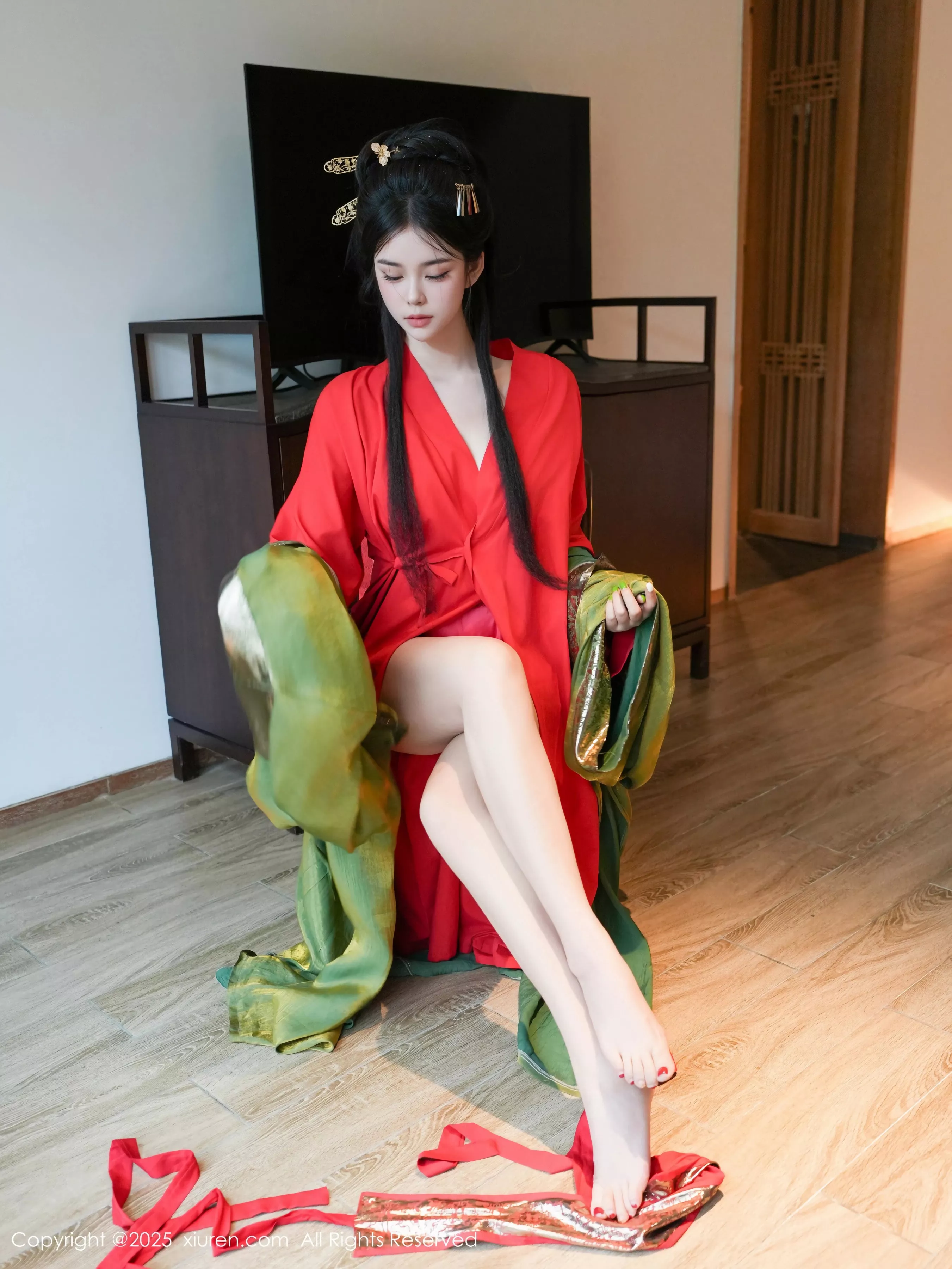 秀人集.com_[XiuRen秀人网]No.10126_模特雪糕CiCi性感绿色古风服饰露红色情趣服饰秀美腿诱惑写真68P