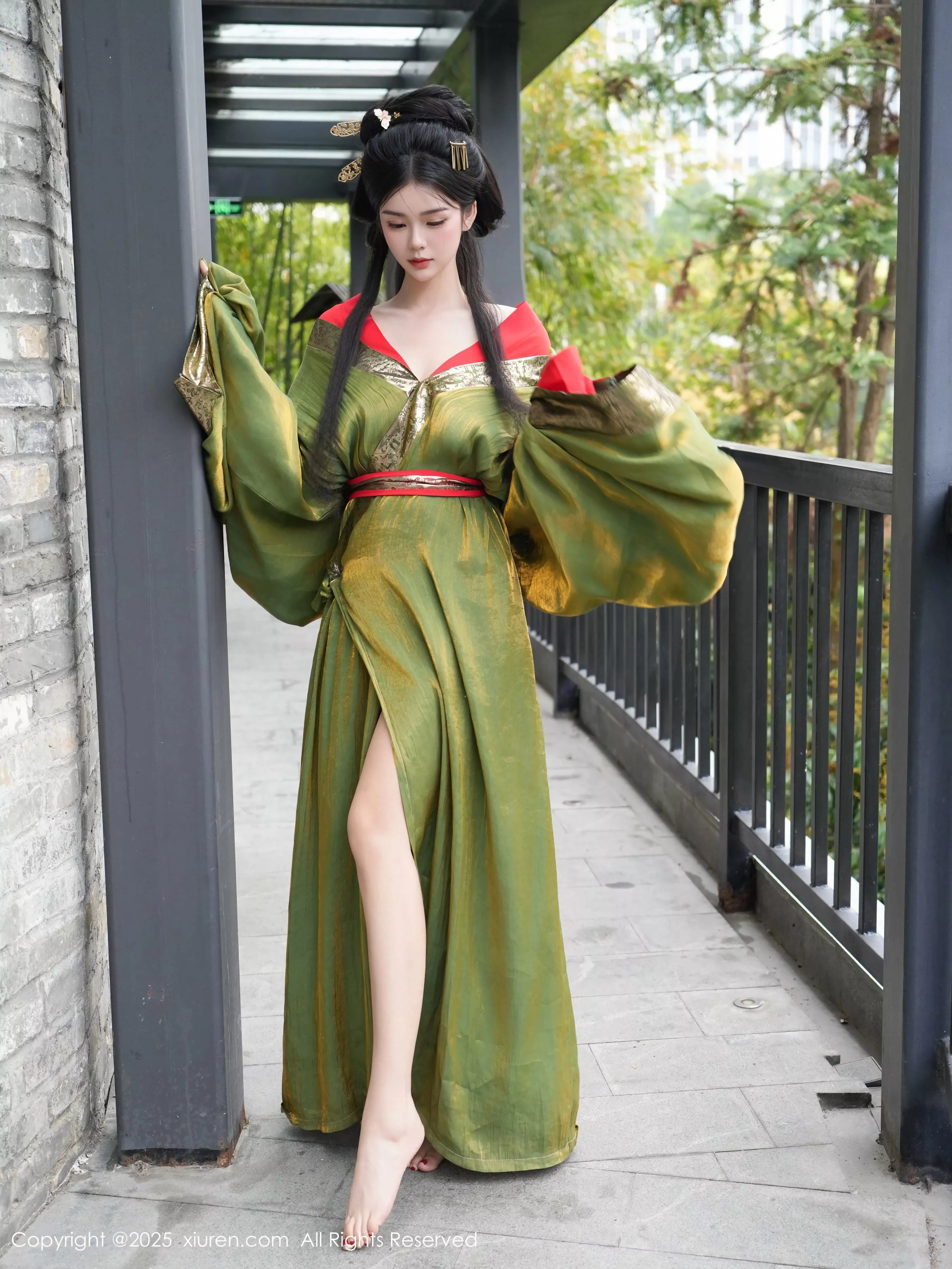 秀人集.com_[XiuRen秀人网]No.10126_模特雪糕CiCi性感绿色古风服饰露红色情趣服饰秀美腿诱惑写真68P