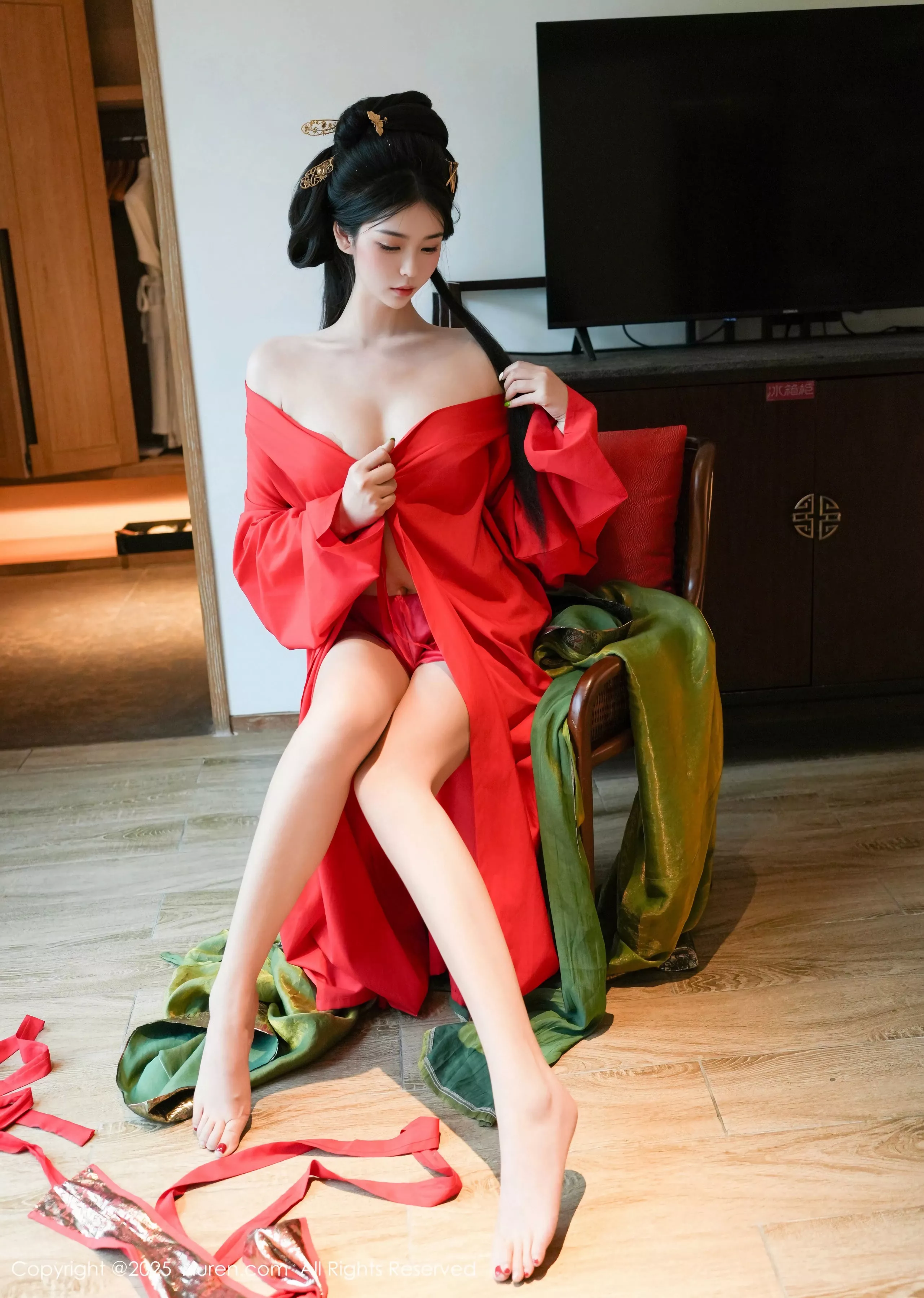 秀人集.com_[XiuRen秀人网]No.10126_模特雪糕CiCi性感绿色古风服饰露红色情趣服饰秀美腿诱惑写真68P