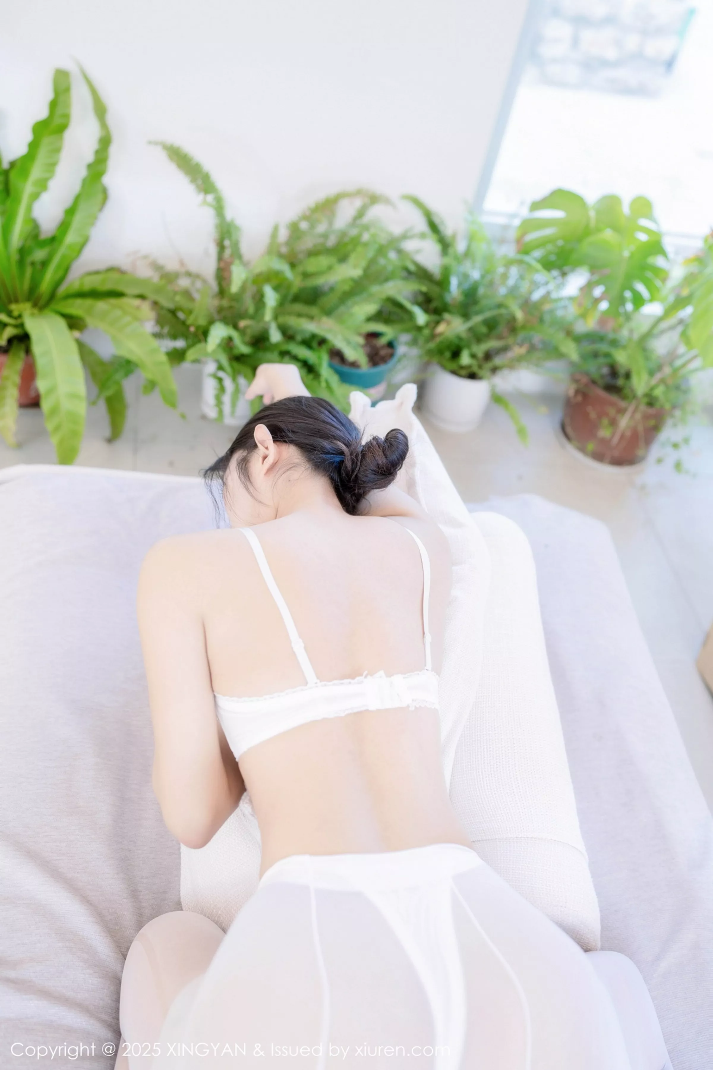 秀人集.com_[XINGYAN星颜社]VOL.334_模特星冉私房性感白色蕾丝内衣配白丝裤袜秀曼妙身姿诱惑写真81P