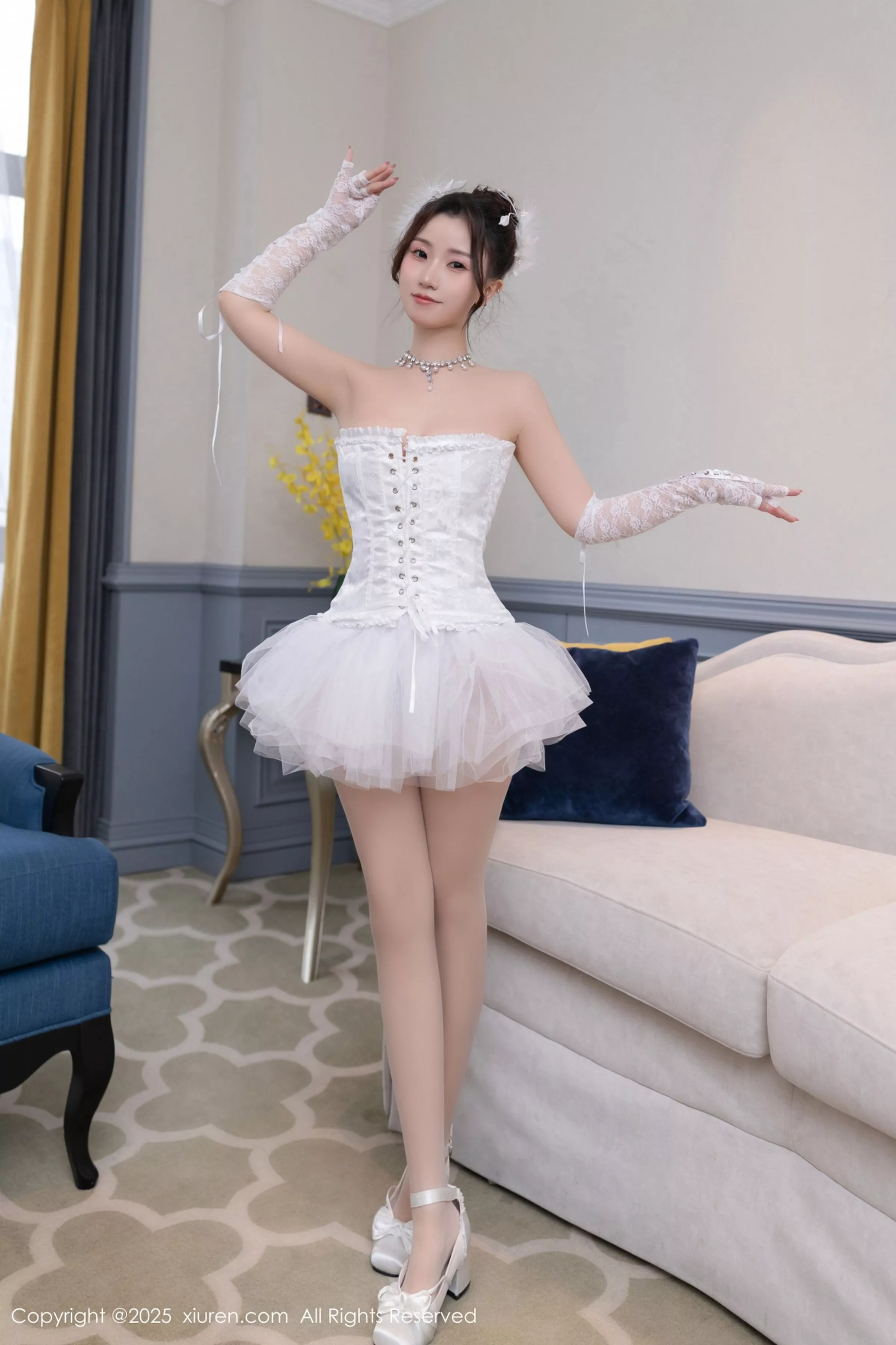 秀人集.com_[XiuRen秀人网]No.10161_模特杏子Yada性感白色低胸连衣裙配原色丝袜秀曼妙身姿诱惑写真82P