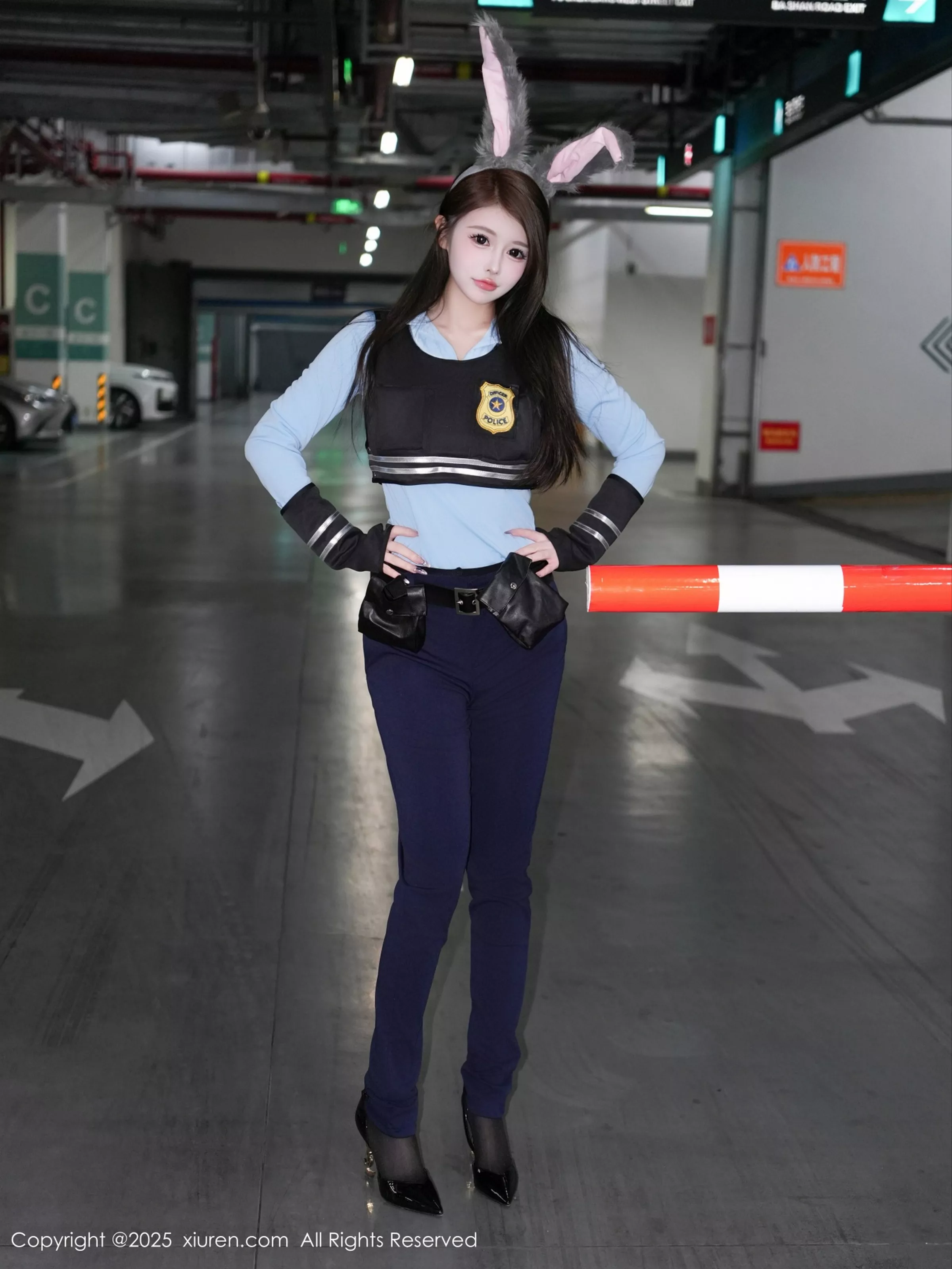 秀人集.com_[XiuRen秀人网]No.10158_模特甜妮性感黑色制服露半截上衣配超薄黑丝秀丰腴身姿诱惑写真69P