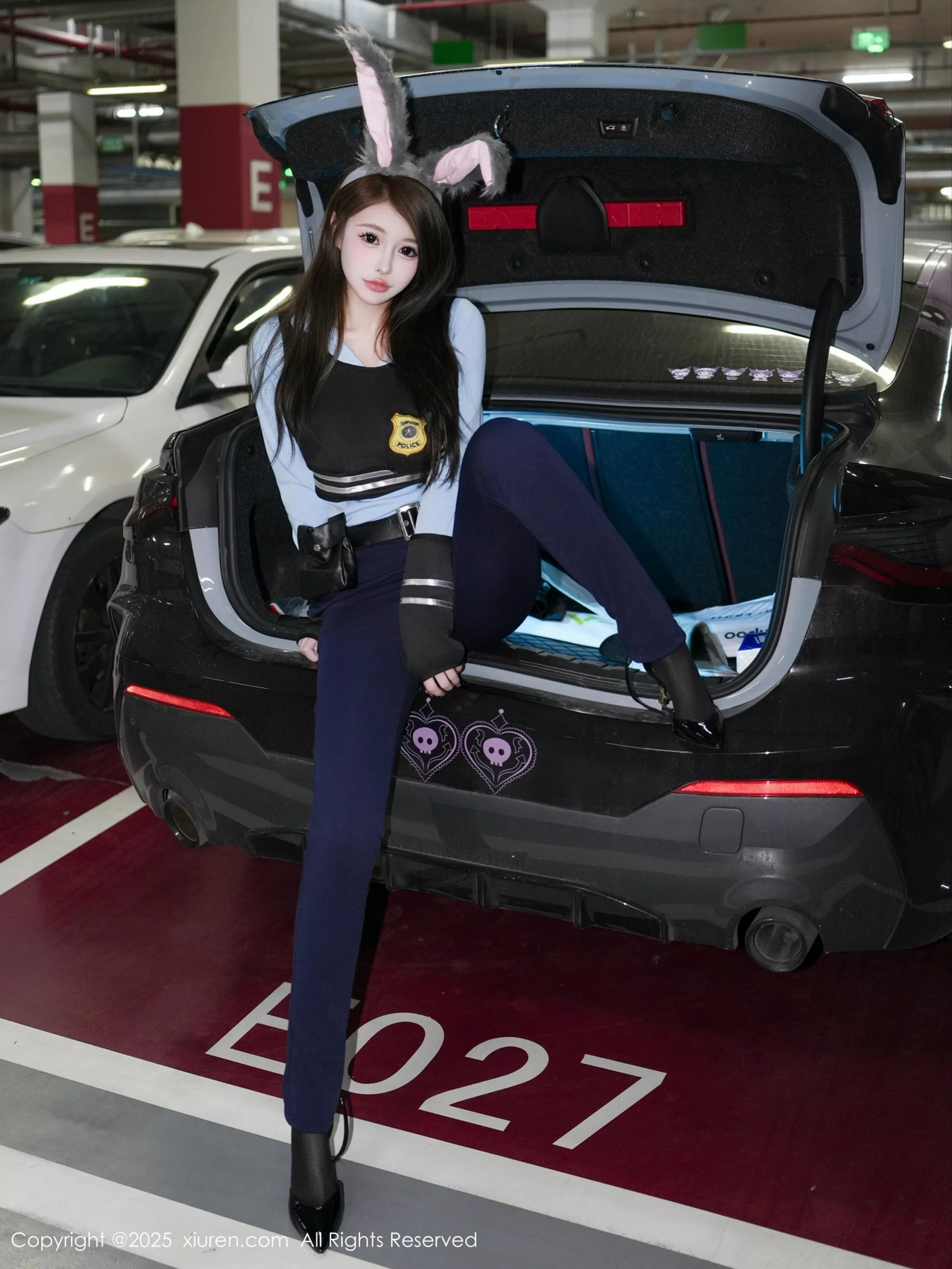 秀人集.com_[XiuRen秀人网]No.10158_模特甜妮性感黑色制服露半截上衣配超薄黑丝秀丰腴身姿诱惑写真69P