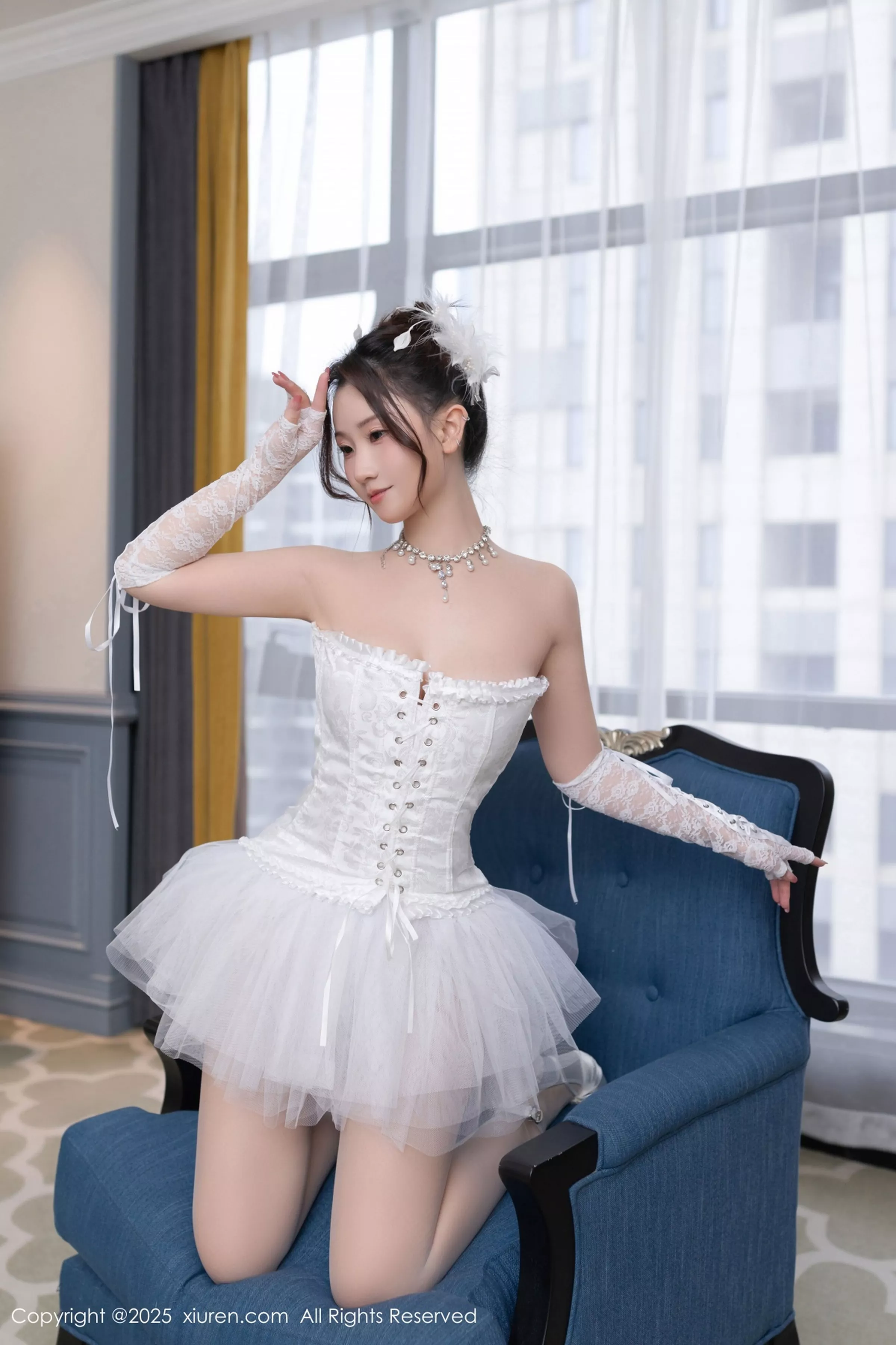 秀人集.com_[XiuRen秀人网]No.10161_模特杏子Yada性感白色低胸连衣裙配原色丝袜秀曼妙身姿诱惑写真82P