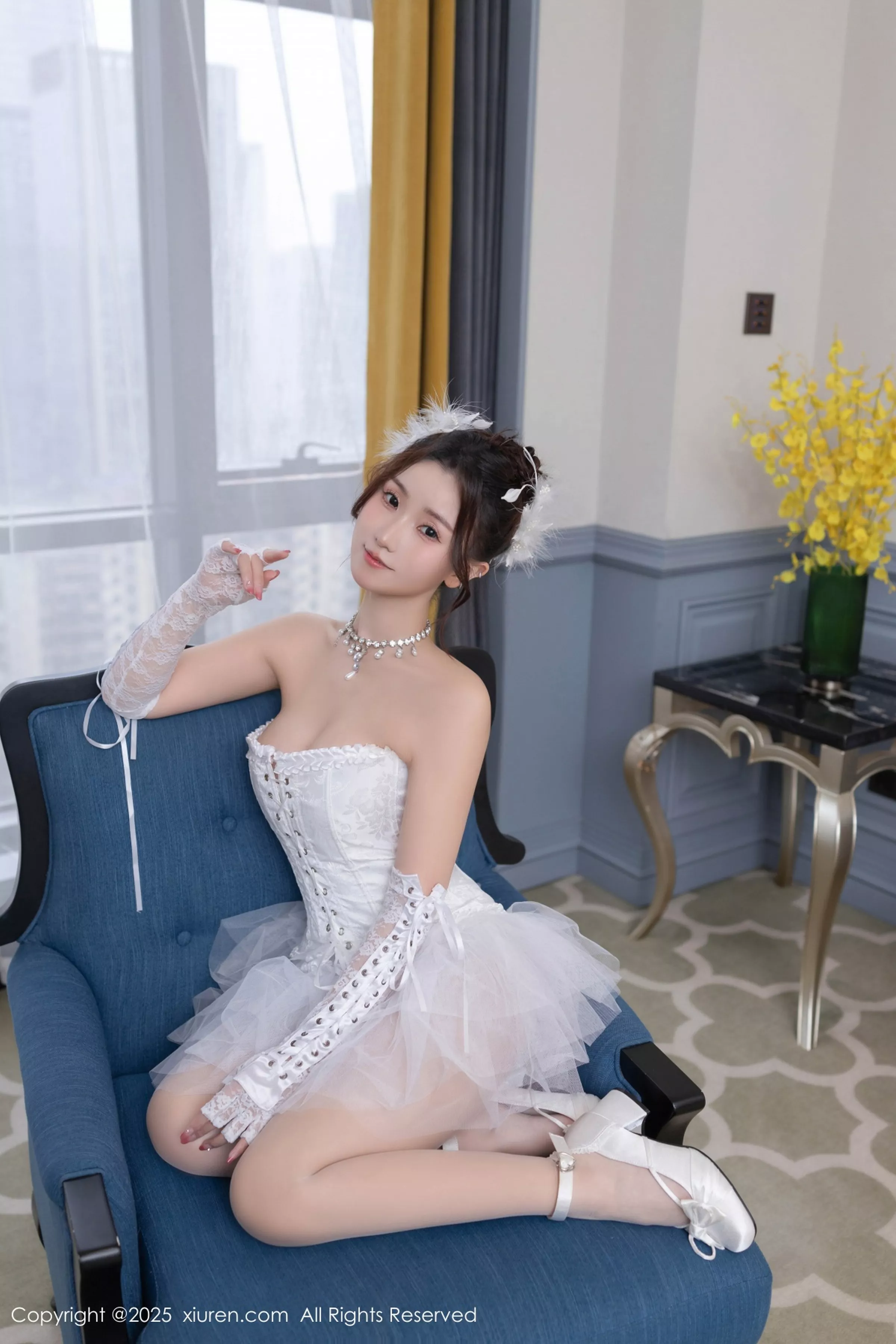 秀人集.com_[XiuRen秀人网]No.10161_模特杏子Yada性感白色低胸连衣裙配原色丝袜秀曼妙身姿诱惑写真82P