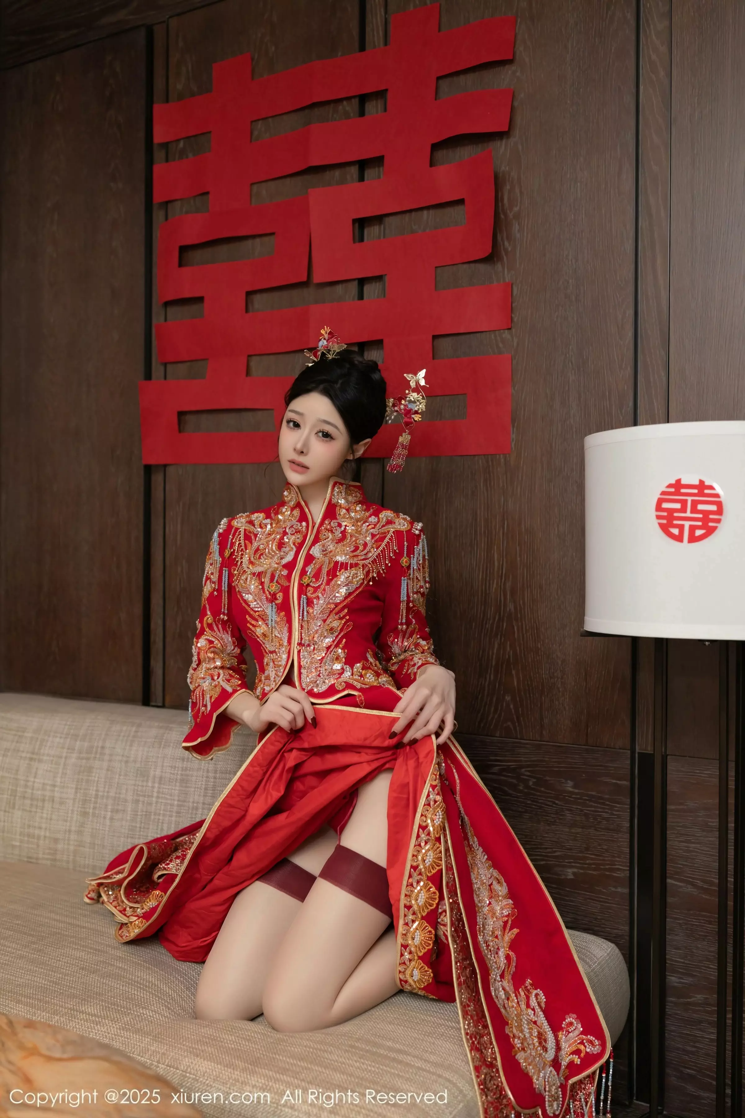 秀人集.com_[XiuRen秀人网]No.10055_模特小逗逗新婚主题性感红色蕾丝内衣配黑丝吊袜完美诱惑写真82P