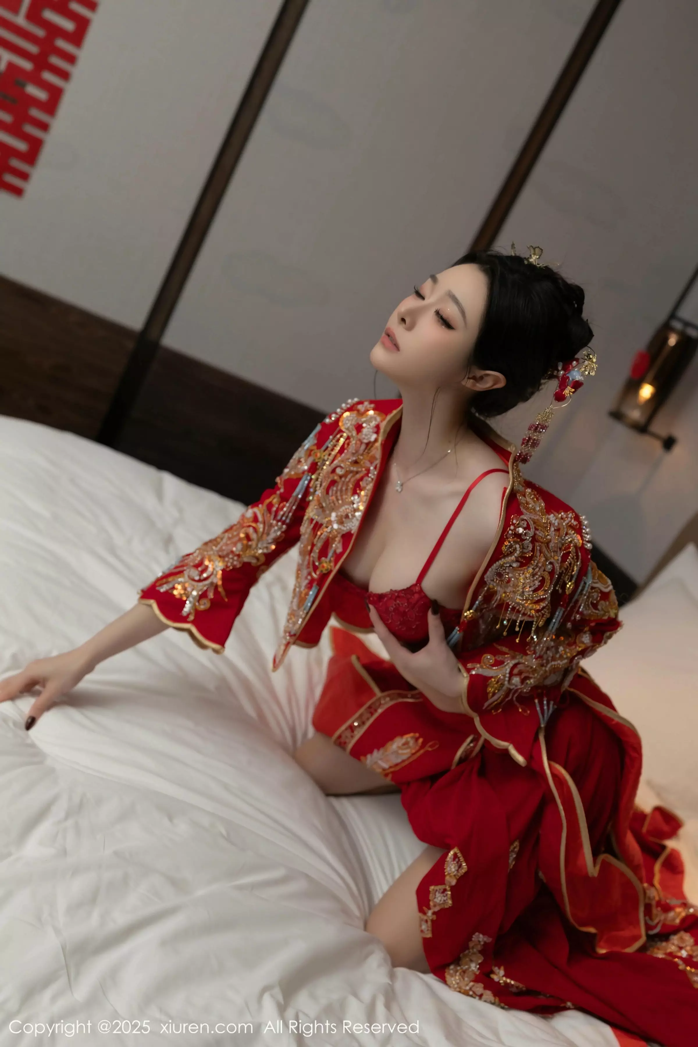 秀人集.com_[XiuRen秀人网]No.10055_模特小逗逗新婚主题性感红色蕾丝内衣配黑丝吊袜完美诱惑写真82P