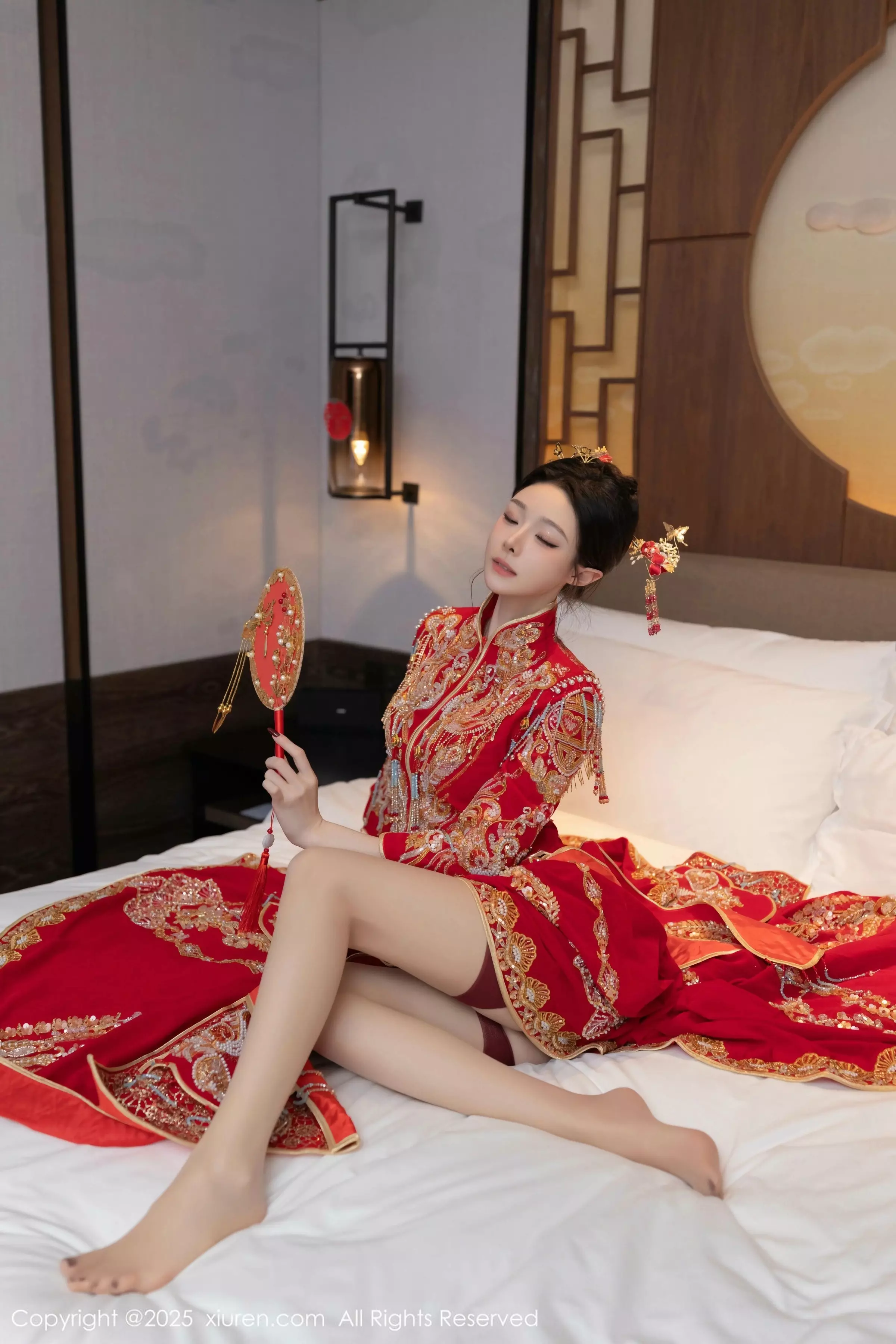 秀人集.com_[XiuRen秀人网]No.10055_模特小逗逗新婚主题性感红色蕾丝内衣配黑丝吊袜完美诱惑写真82P