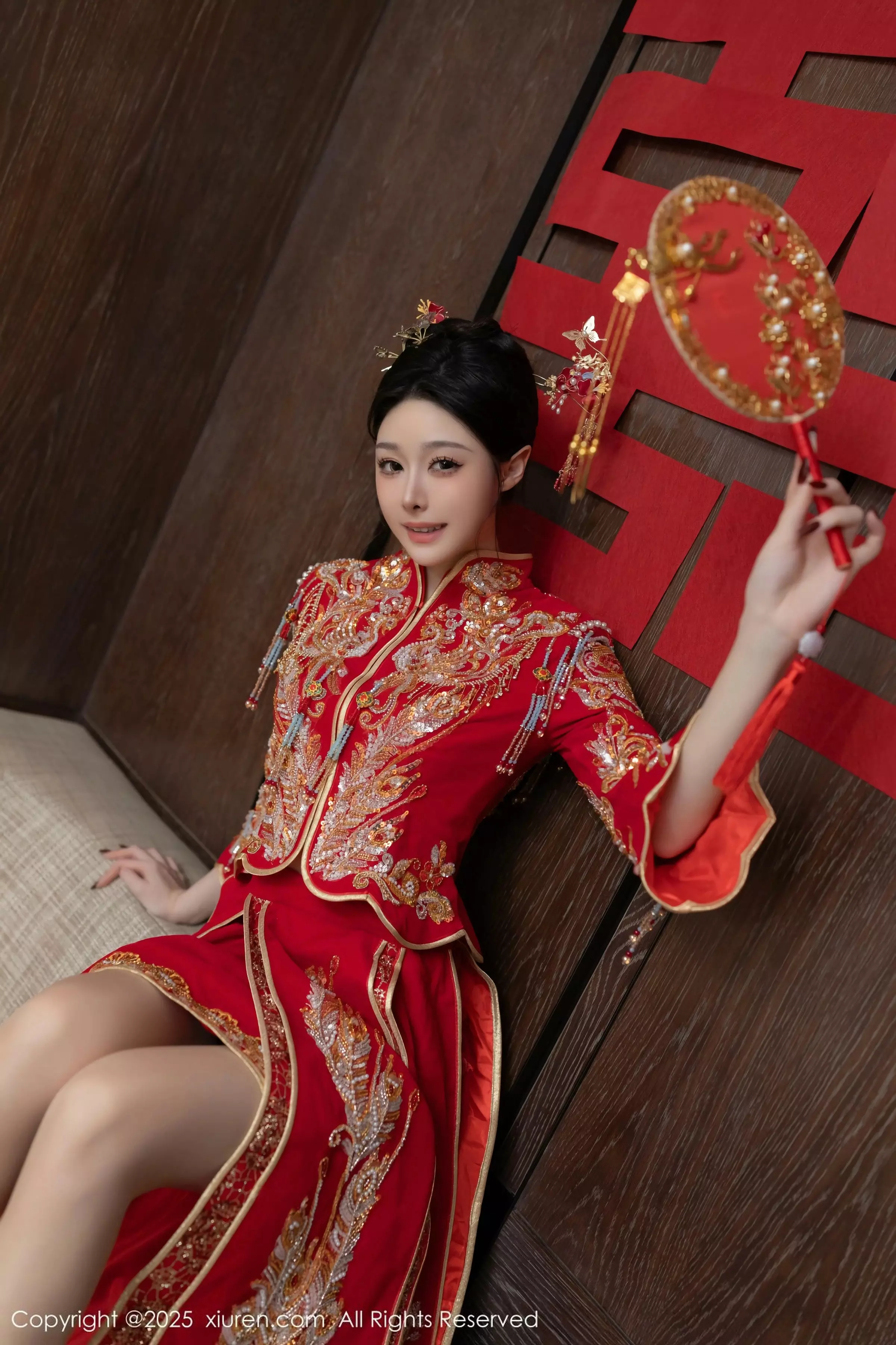 秀人集.com_[XiuRen秀人网]No.10055_模特小逗逗新婚主题性感红色蕾丝内衣配黑丝吊袜完美诱惑写真82P