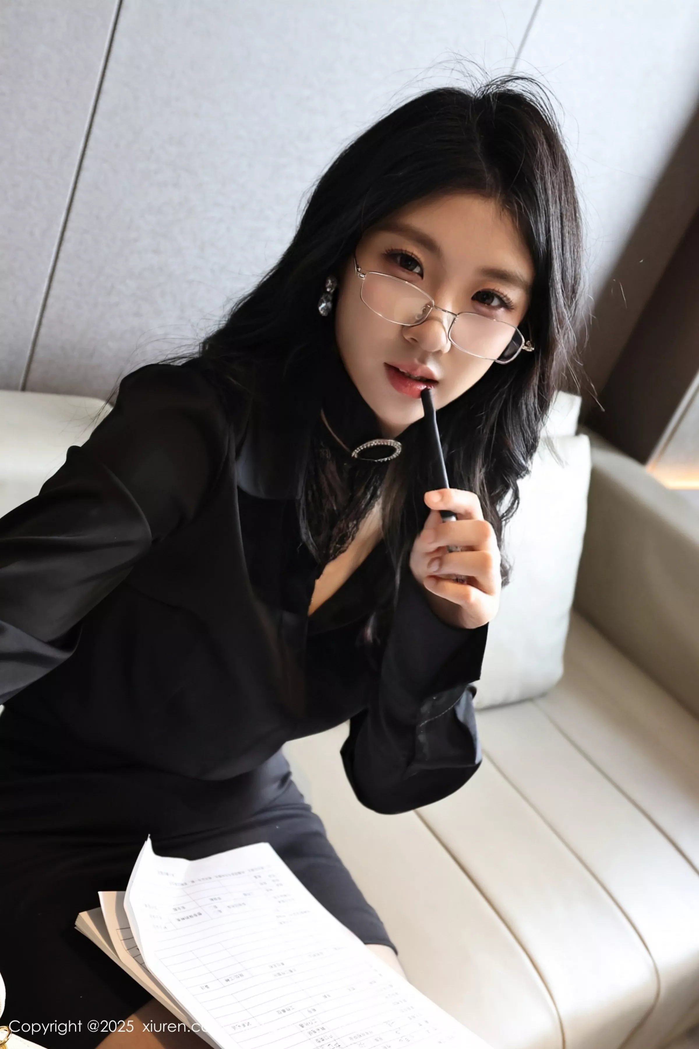 秀人集.com_[XiuRen秀人网]No.10167_模特小芭乐性感黑色OL服饰配超薄黑丝秀翘臀美腿完美诱惑写真75P