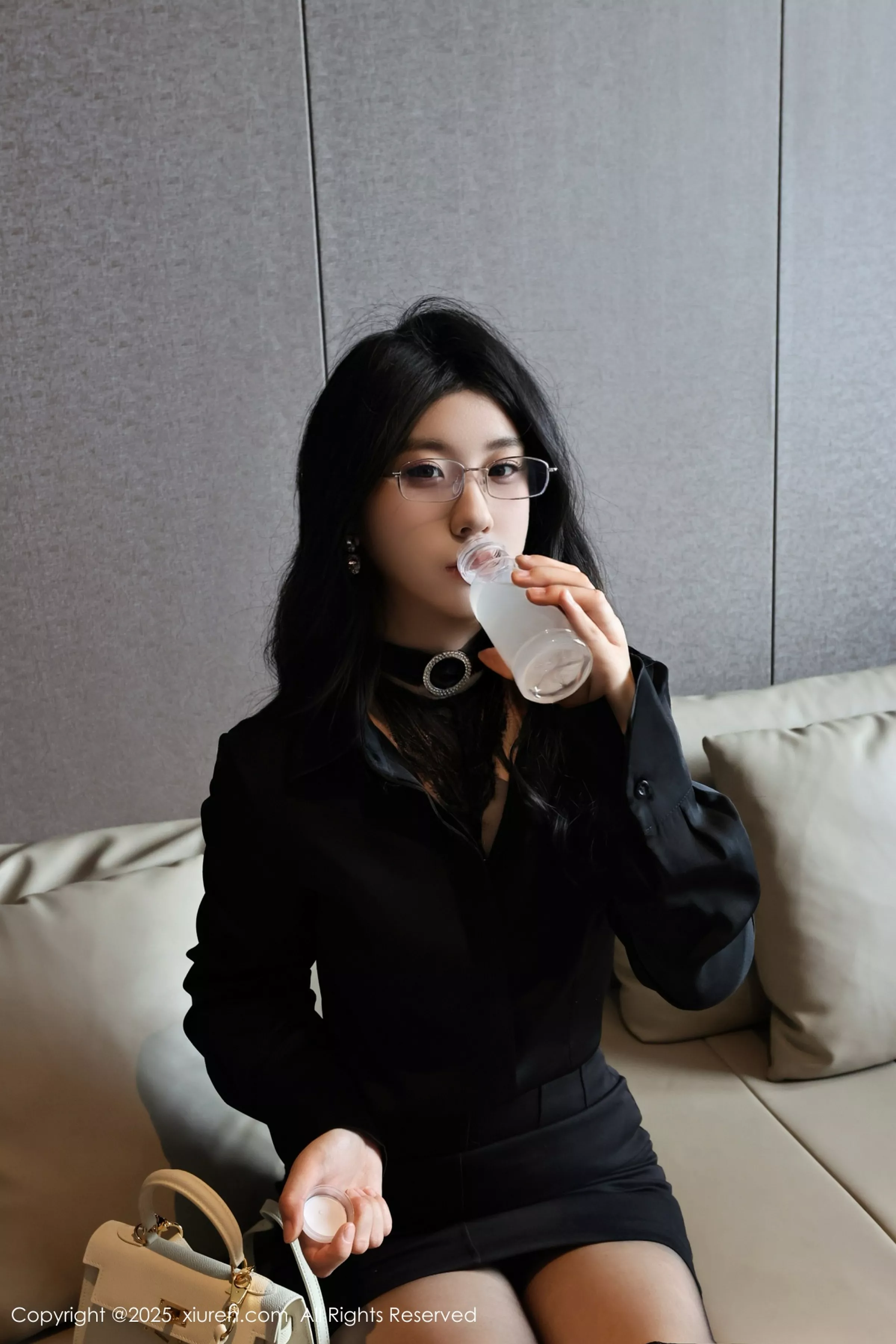 秀人集.com_[XiuRen秀人网]No.10167_模特小芭乐性感黑色OL服饰配超薄黑丝秀翘臀美腿完美诱惑写真75P