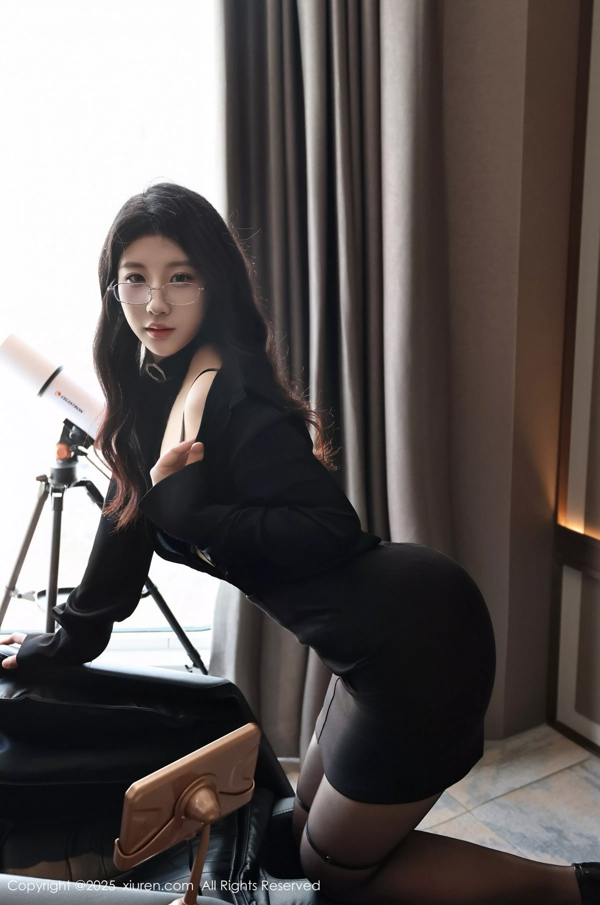 秀人集.com_[XiuRen秀人网]No.10167_模特小芭乐性感黑色OL服饰配超薄黑丝秀翘臀美腿完美诱惑写真75P