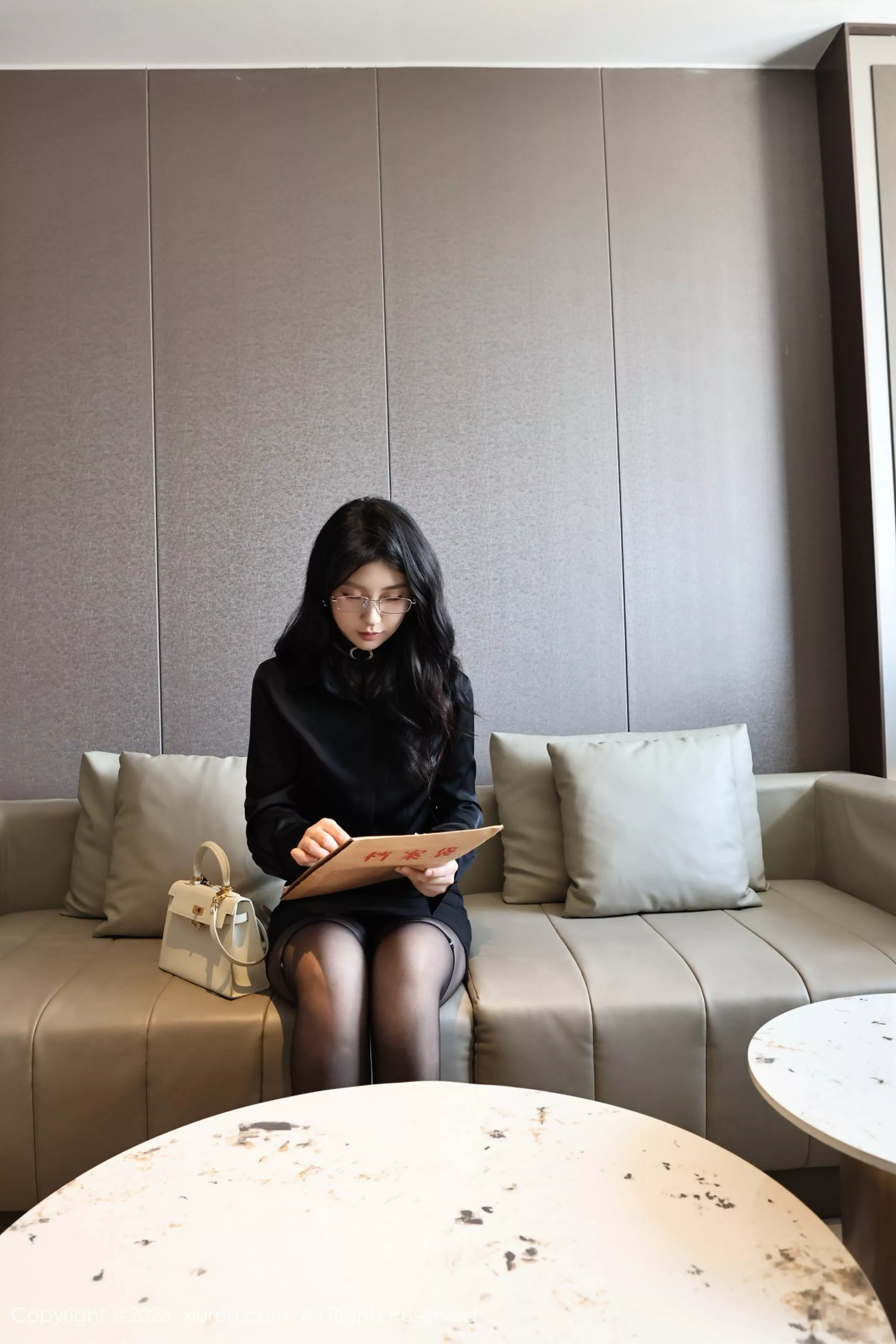 秀人集.com_[XiuRen秀人网]No.10167_模特小芭乐性感黑色OL服饰配超薄黑丝秀翘臀美腿完美诱惑写真75P