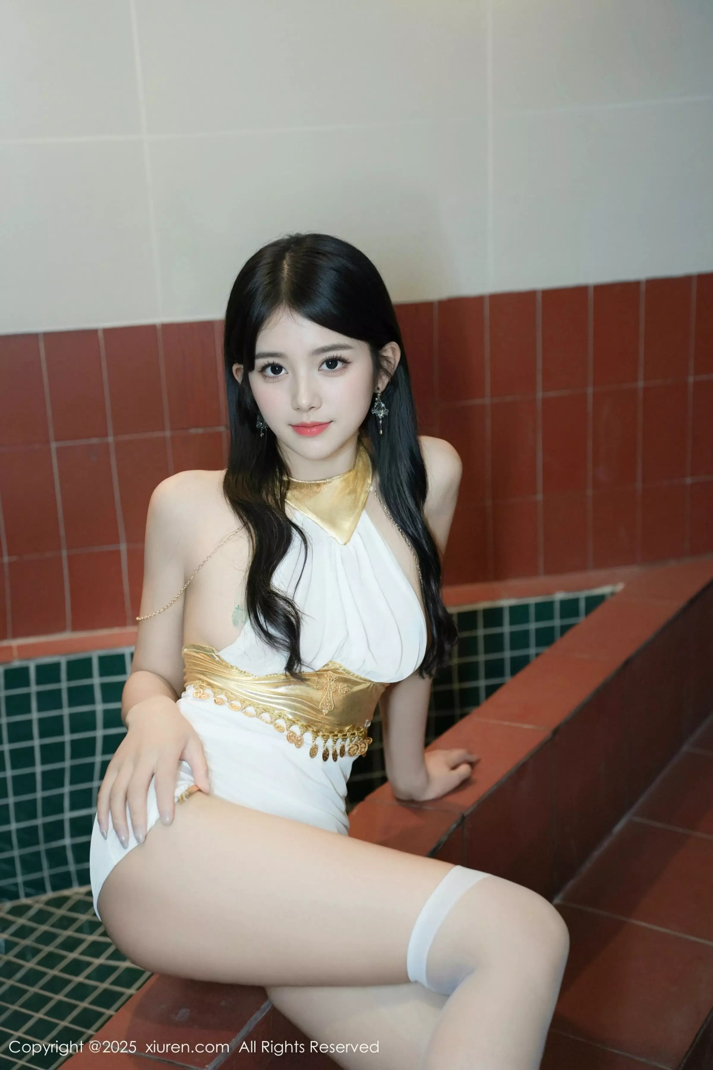 秀人集.com_[XiuRen秀人网]No.10058_模特美少女@性感白色情趣礼服配白色丝袜秀柔美身姿诱惑写真44P