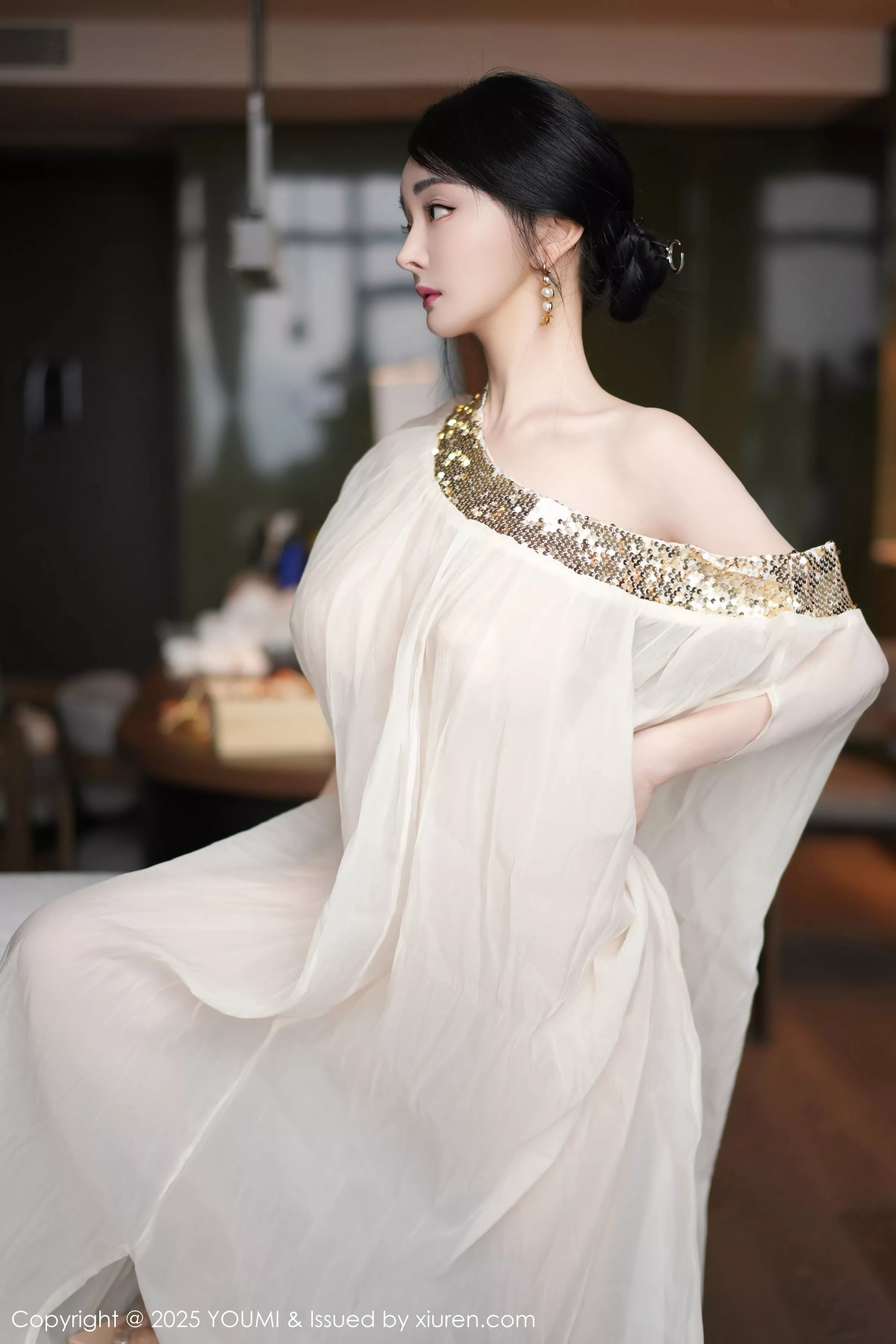 秀人集.com_[YouMi尤蜜荟]Vol.1132_模特允爾薄纱服饰露性感金色吊坠式情趣内衣秀丰腴身姿诱惑写真62P