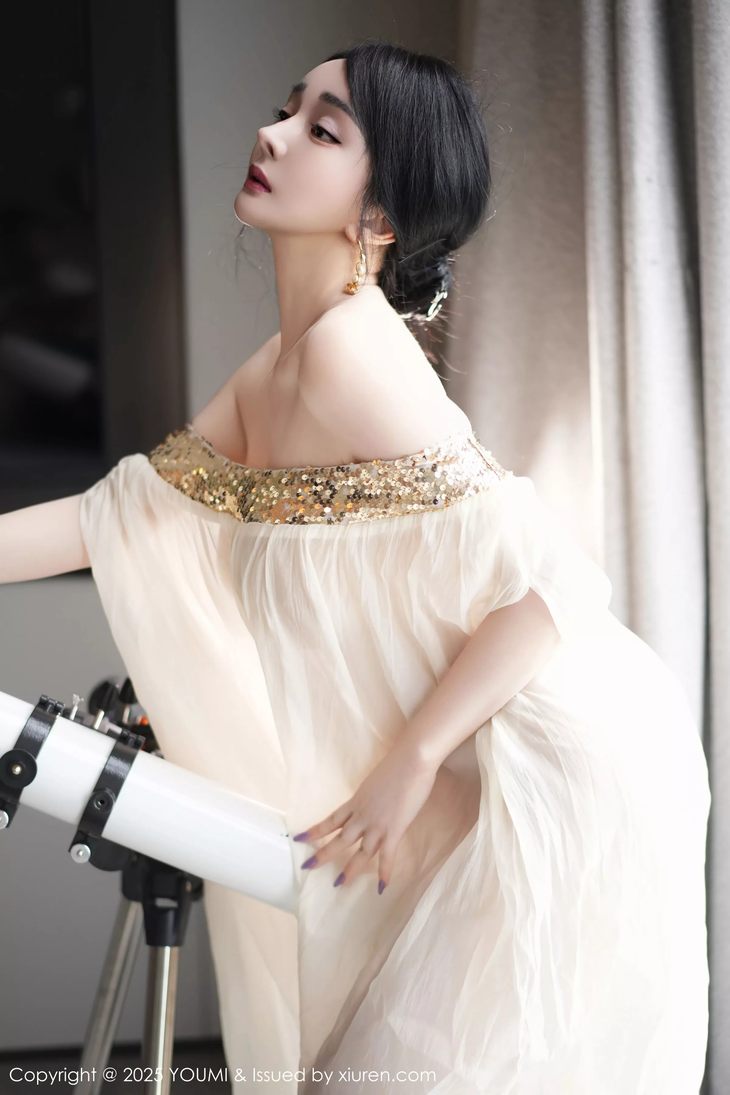 秀人集.com_[YouMi尤蜜荟]Vol.1132_模特允爾薄纱服饰露性感金色吊坠式情趣内衣秀丰腴身姿诱惑写真62P