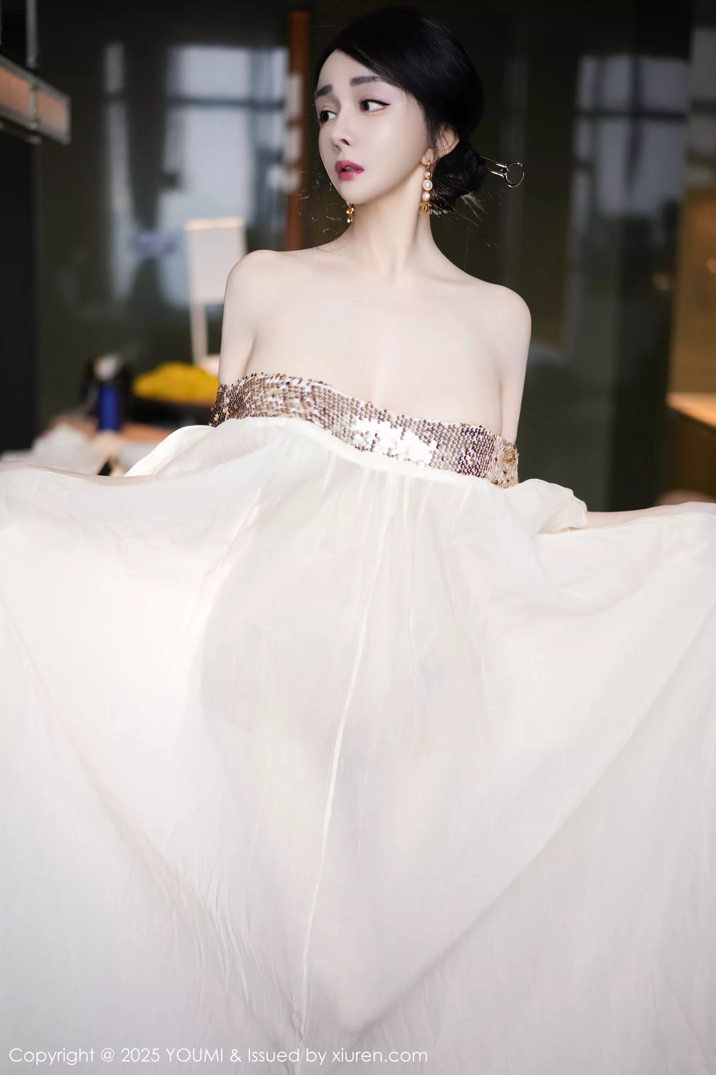 秀人集.com_[YouMi尤蜜荟]Vol.1132_模特允爾薄纱服饰露性感金色吊坠式情趣内衣秀丰腴身姿诱惑写真62P