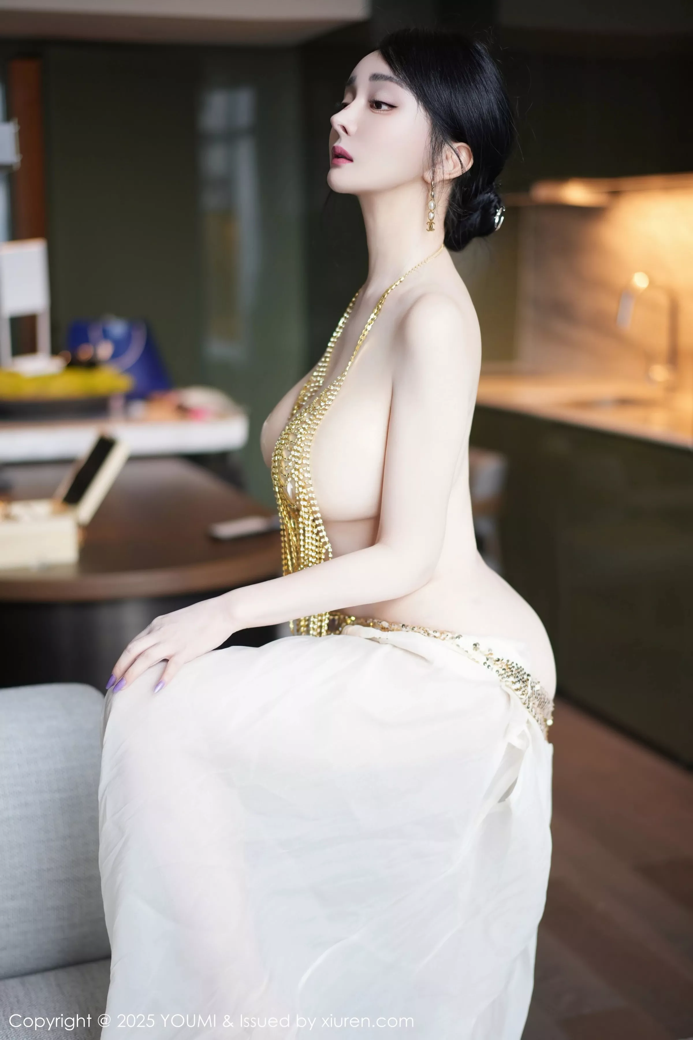 秀人集.com_[YouMi尤蜜荟]Vol.1132_模特允爾薄纱服饰露性感金色吊坠式情趣内衣秀丰腴身姿诱惑写真62P