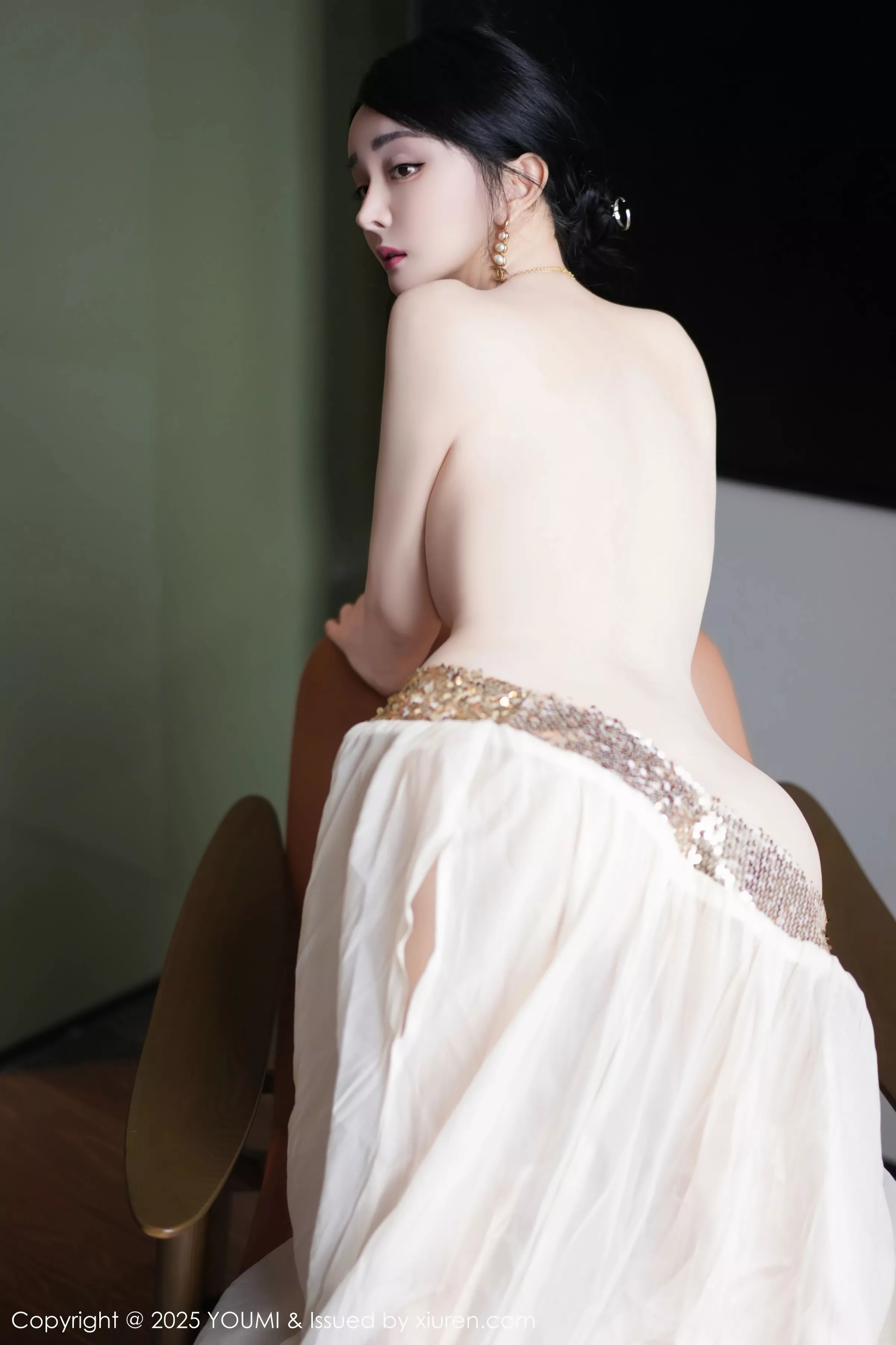 秀人集.com_[YouMi尤蜜荟]Vol.1132_模特允爾薄纱服饰露性感金色吊坠式情趣内衣秀丰腴身姿诱惑写真62P