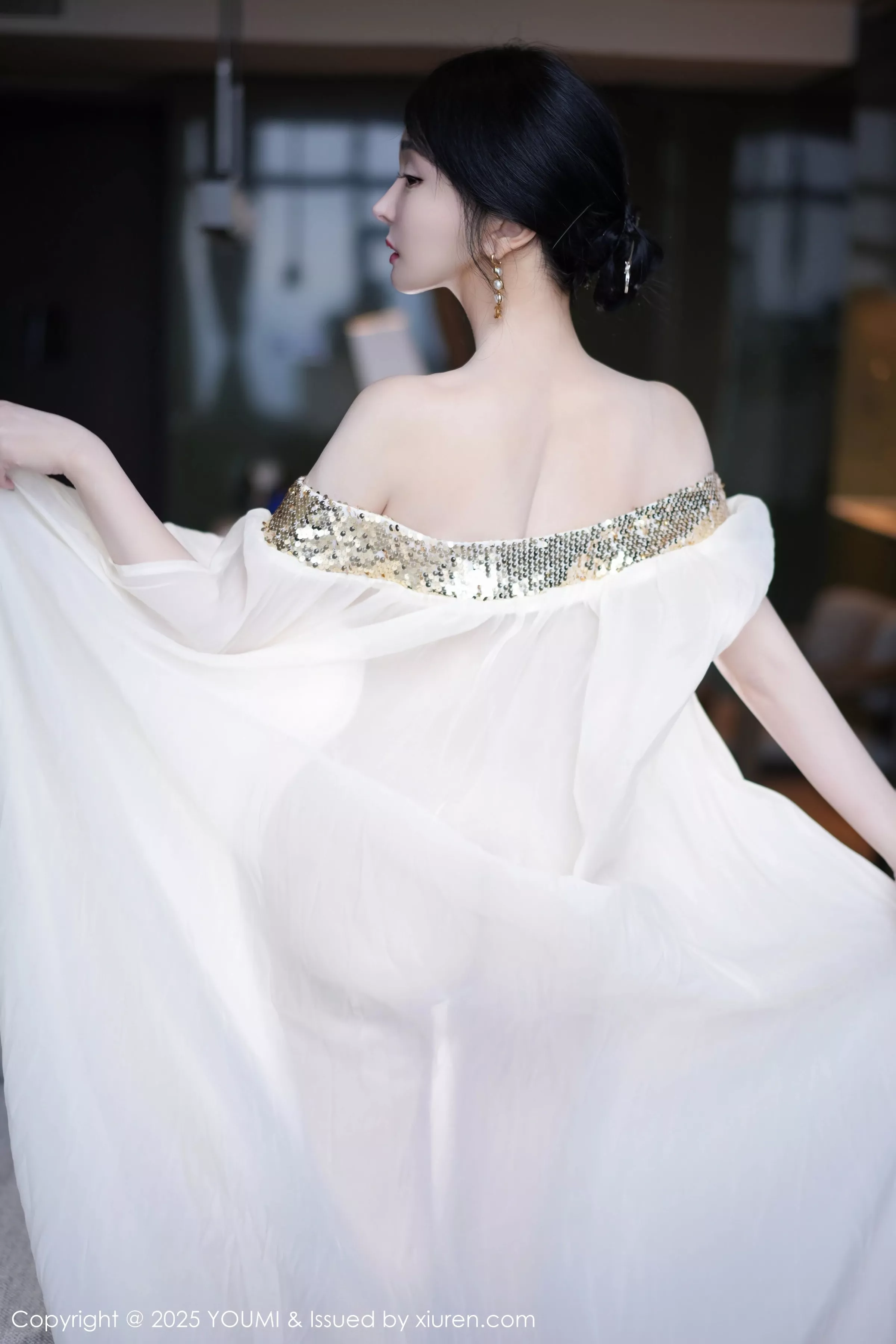 秀人集.com_[YouMi尤蜜荟]Vol.1132_模特允爾薄纱服饰露性感金色吊坠式情趣内衣秀丰腴身姿诱惑写真62P