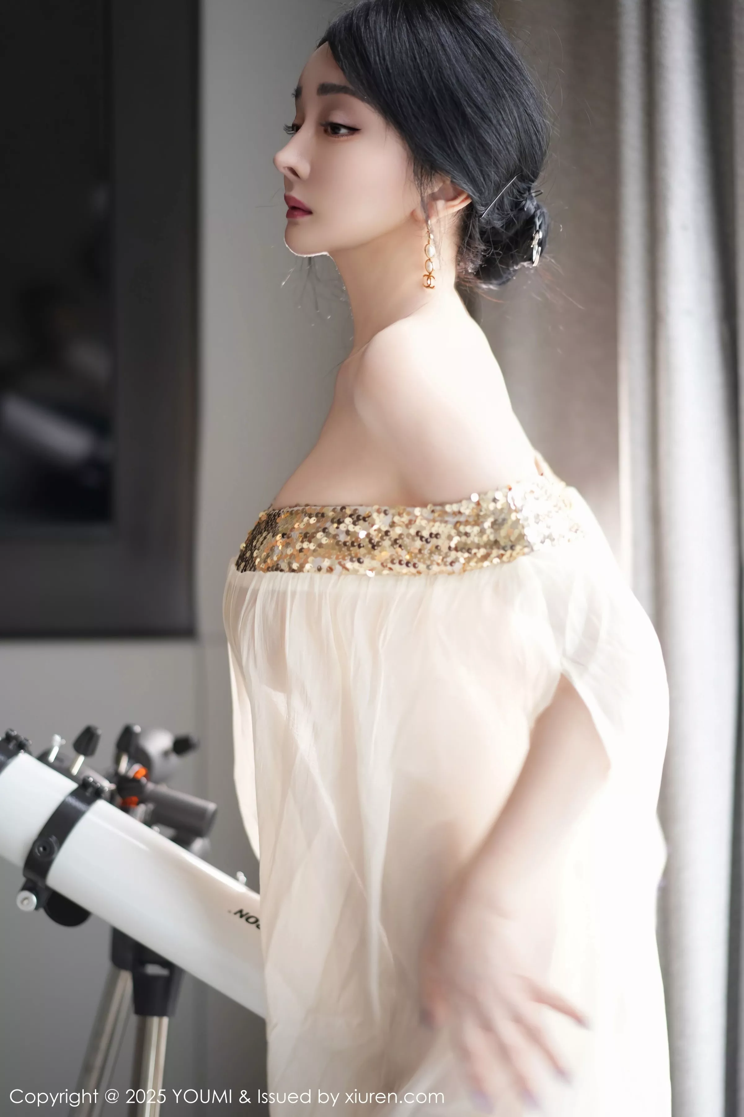 秀人集.com_[YouMi尤蜜荟]Vol.1132_模特允爾薄纱服饰露性感金色吊坠式情趣内衣秀丰腴身姿诱惑写真62P