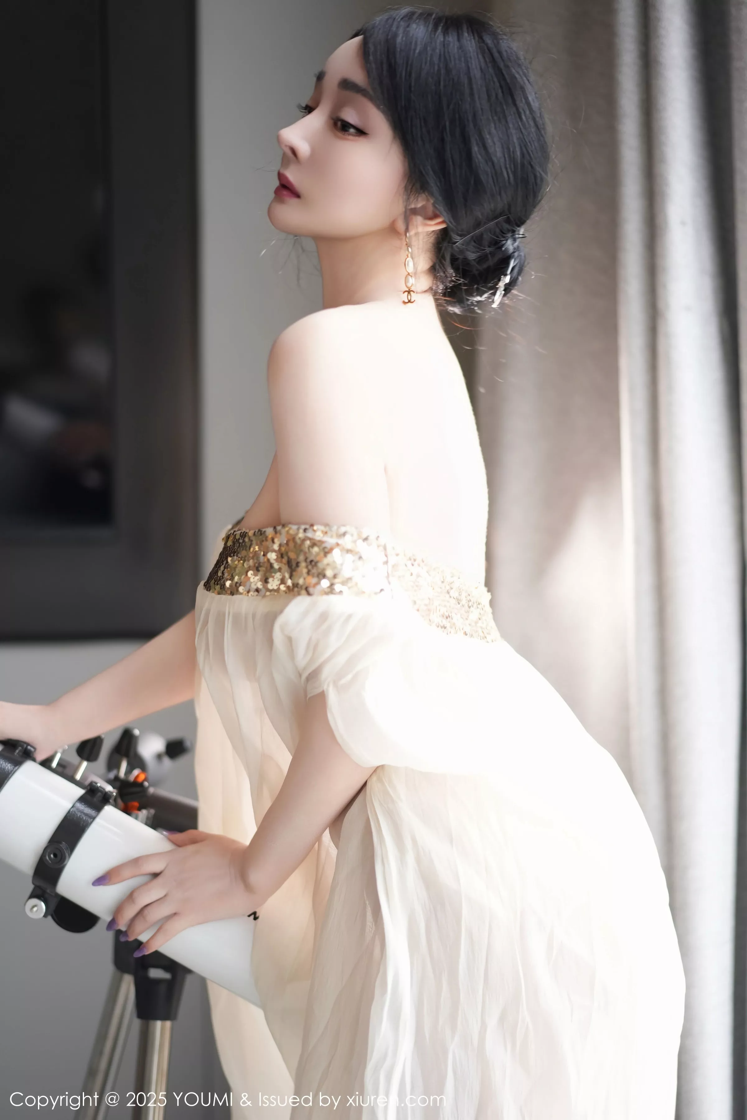 秀人集.com_[YouMi尤蜜荟]Vol.1132_模特允爾薄纱服饰露性感金色吊坠式情趣内衣秀丰腴身姿诱惑写真62P