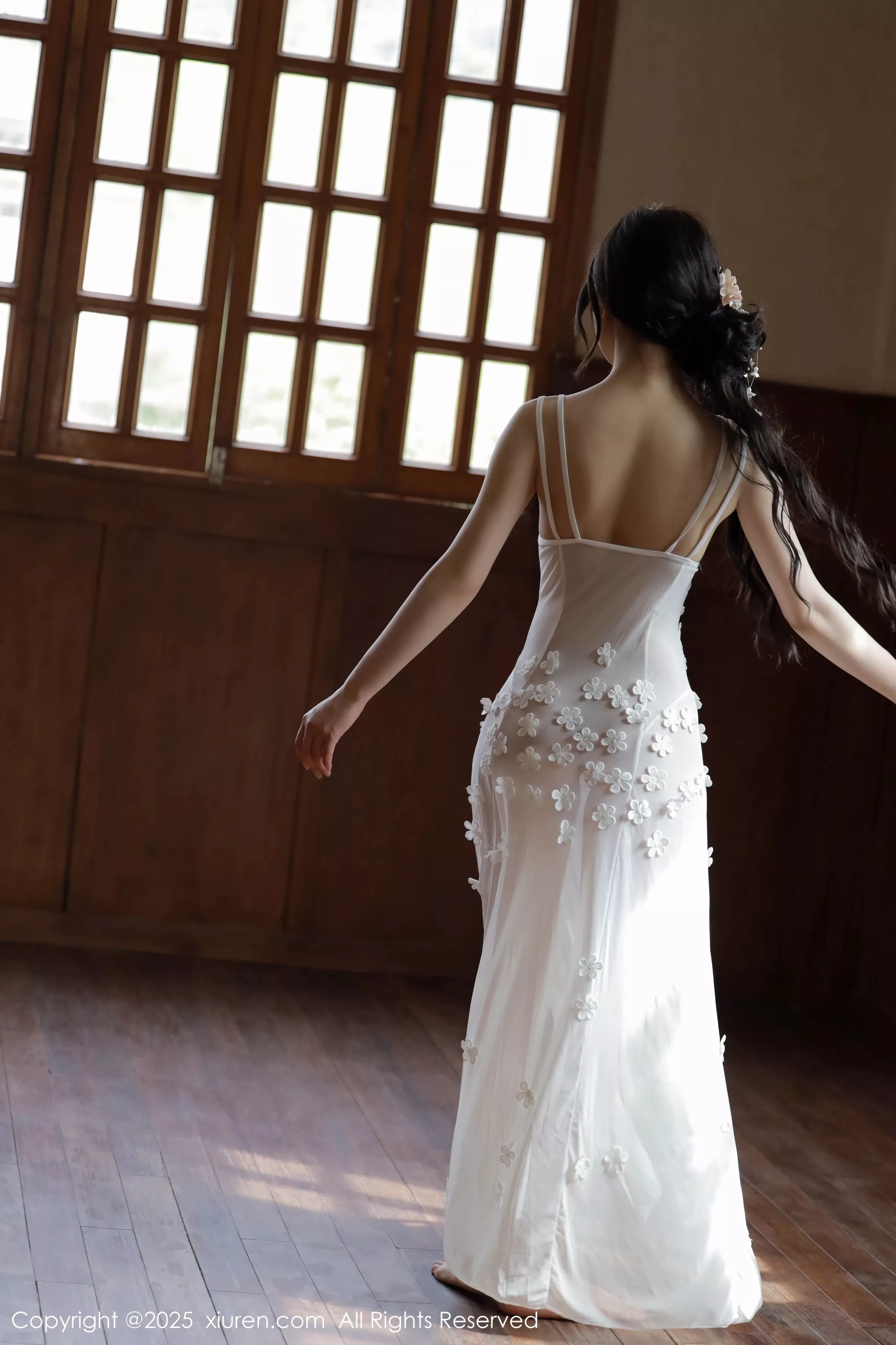 秀人集.com_[XiuRen秀人网]No.10198_新人模特橙子酱Lillian白色蕾丝裙露金属情趣内衣秀美腿诱惑写真78P