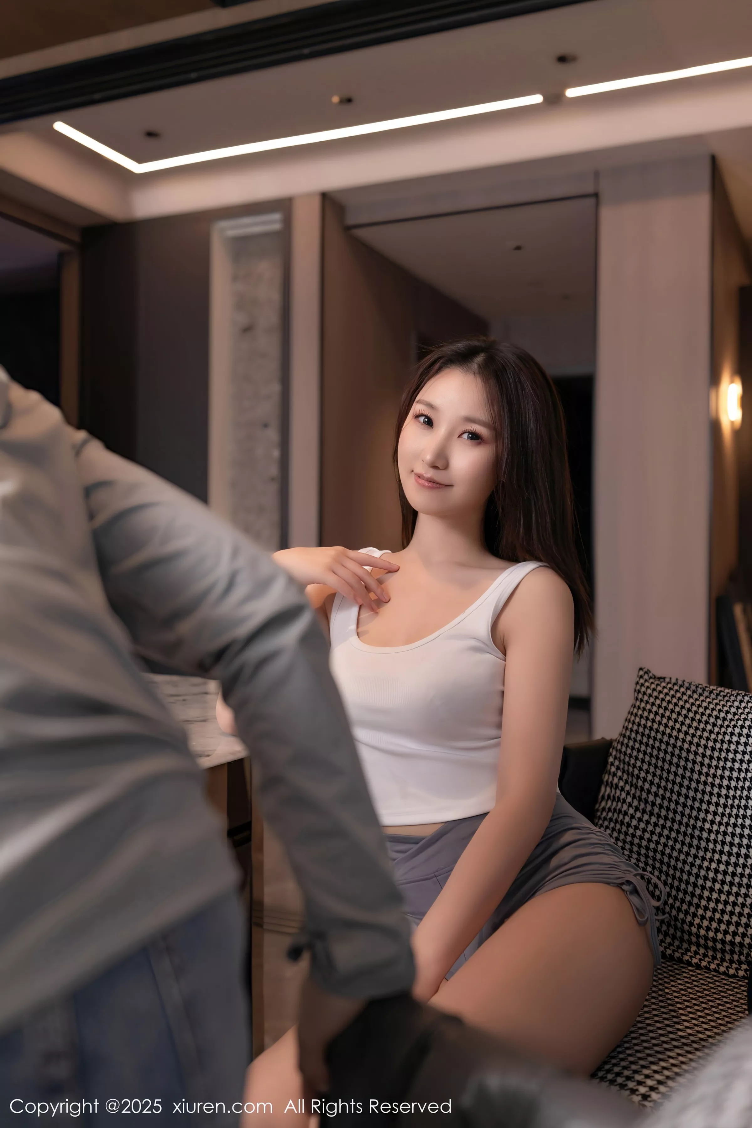 秀人集.com_[XiuRen秀人网]No.10220_模特杏子Yada家教主题性感白上衣配灰短裤秀曼妙身姿诱惑写真78P